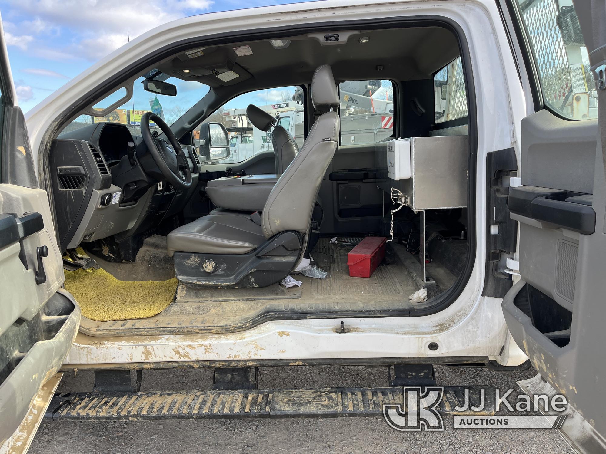 (Smock, PA) 2017 Ford F250 4x4 Extended-Cab Pickup Truck Runs & Moves, Side Mirror Housing Broken &