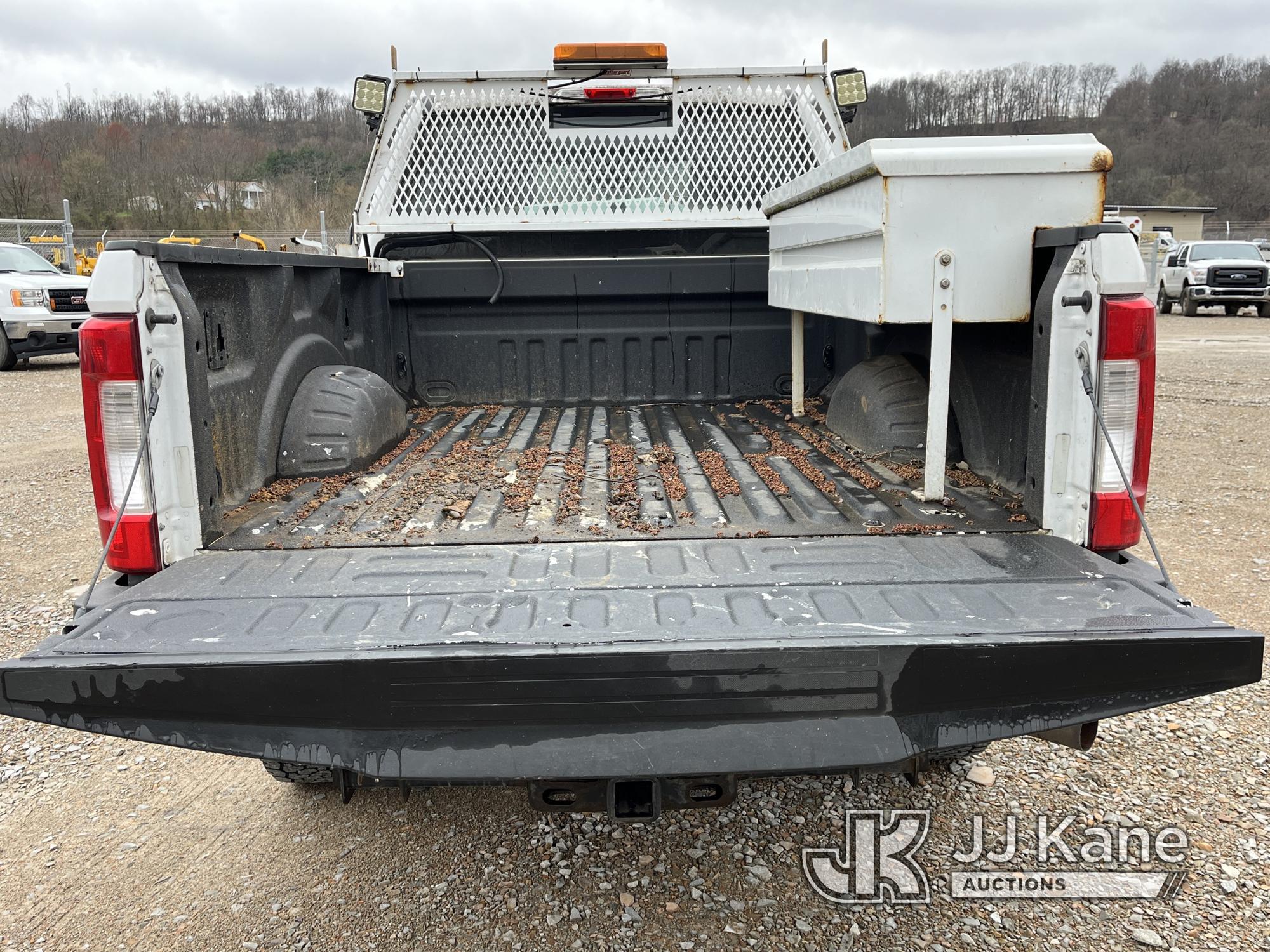 (Smock, PA) 2017 Ford F250 4x4 Extended-Cab Pickup Truck Runs & Moves, Rust Damage