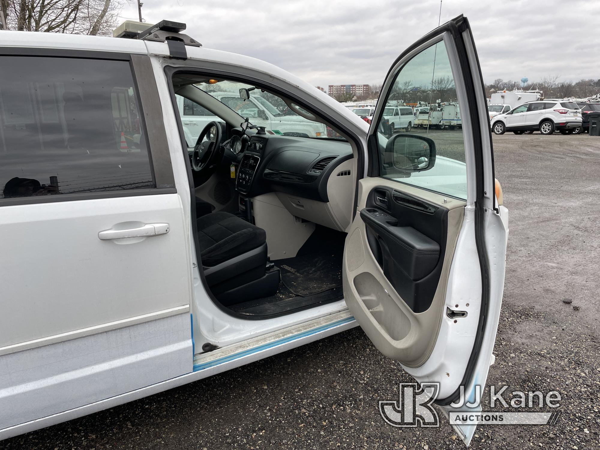 (Plymouth Meeting, PA) 2013 Dodge Grand Caravan SE Mini Passenger Van Runs & Moves, Check Engine Lig