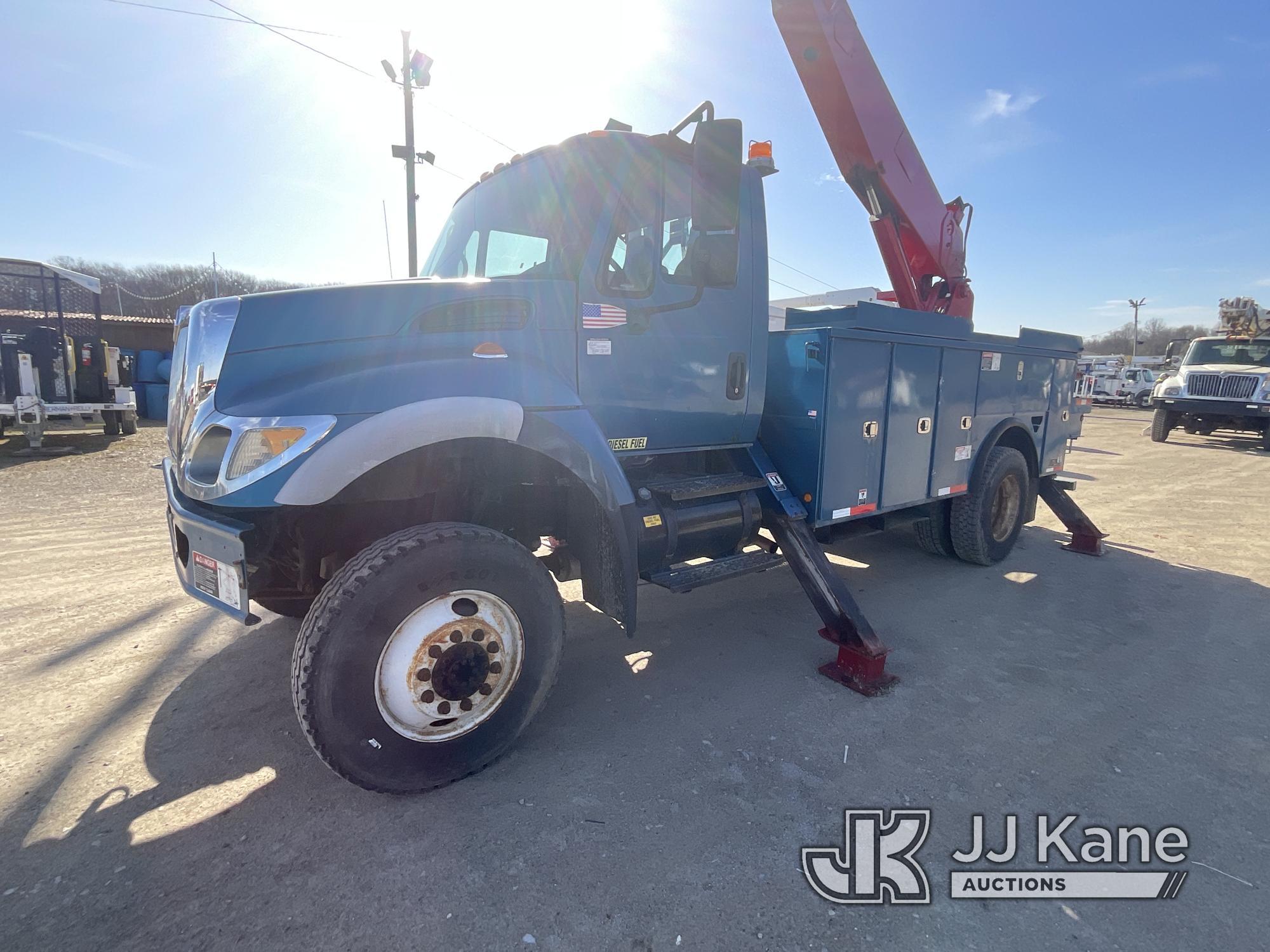 (Munroe Falls, OH) Altec AA755L, Material Handling Bucket Truck rear mounted on 2007 International 7