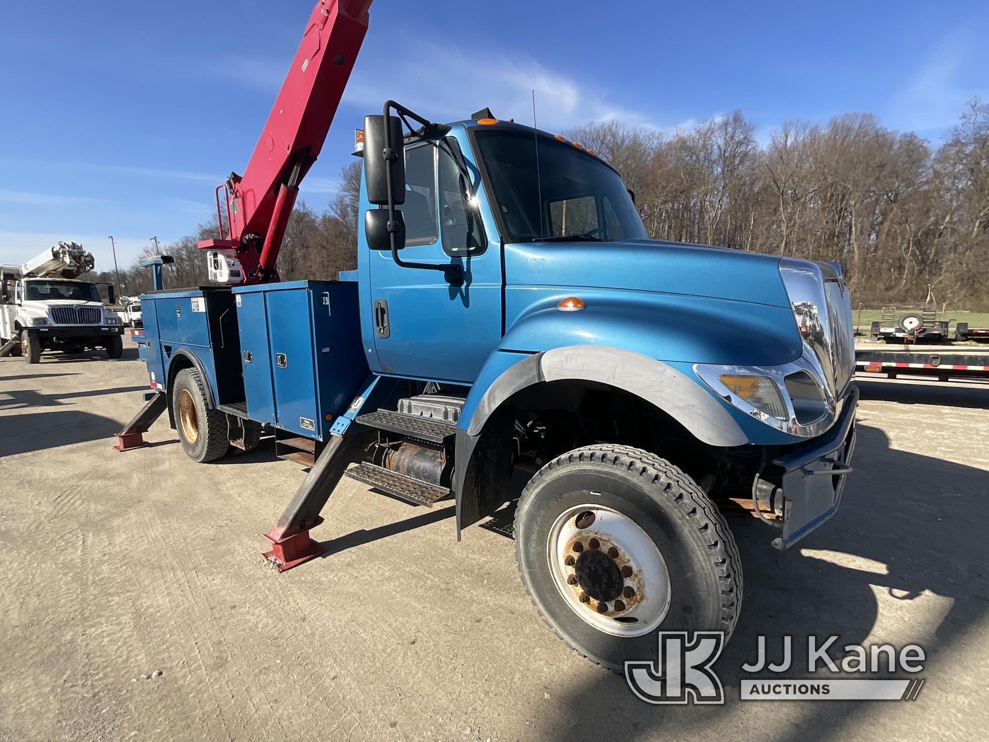 (Munroe Falls, OH) Altec AA755L, Material Handling Bucket Truck rear mounted on 2007 International 7