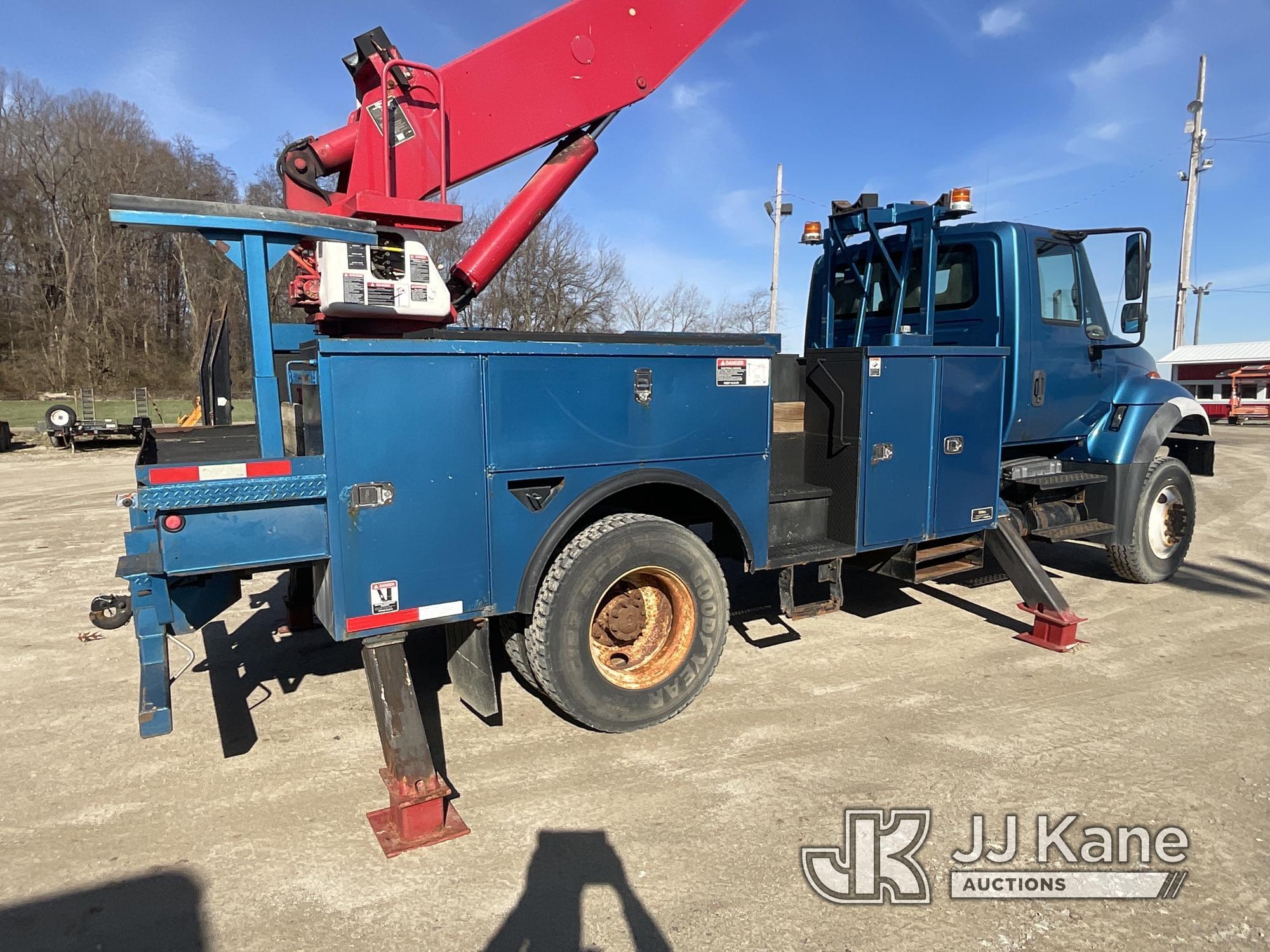 (Munroe Falls, OH) Altec AA755L, Material Handling Bucket Truck rear mounted on 2007 International 7