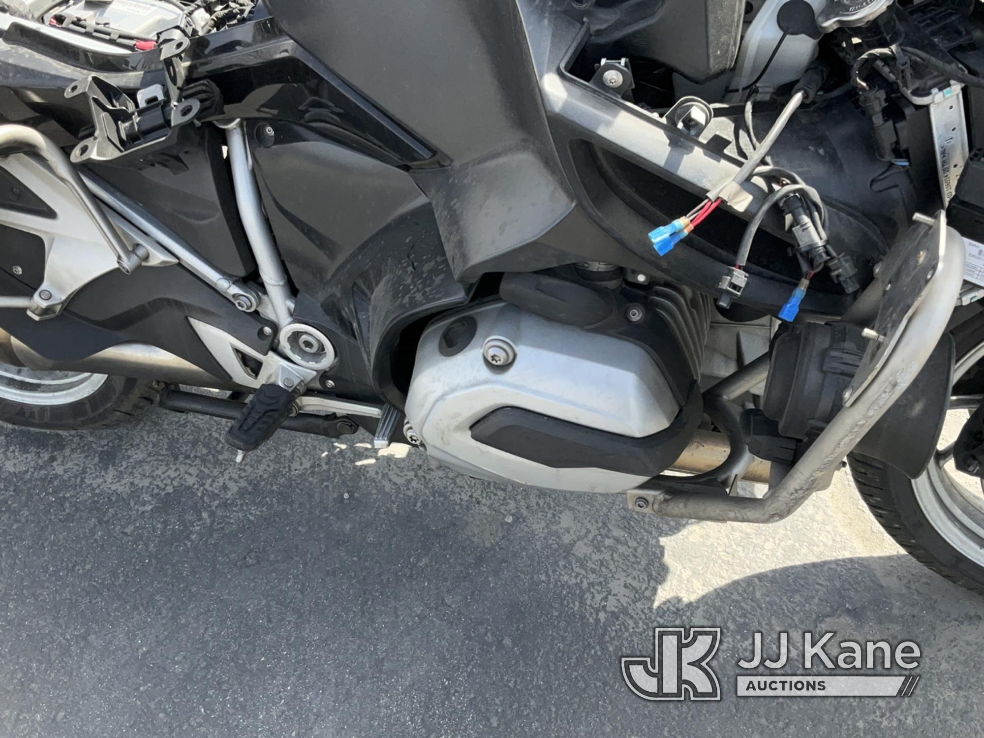 (Jurupa Valley, CA) 2018 BMW R1200RT Motorcycle Not Running , Stripped Of Parts , Bad Tire, Wrecked