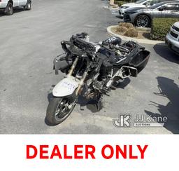 (Jurupa Valley, CA) 2018 BMW R1200RT Motorcycle Not Running , Stripped Of Parts , Bad Tire, Wrecked