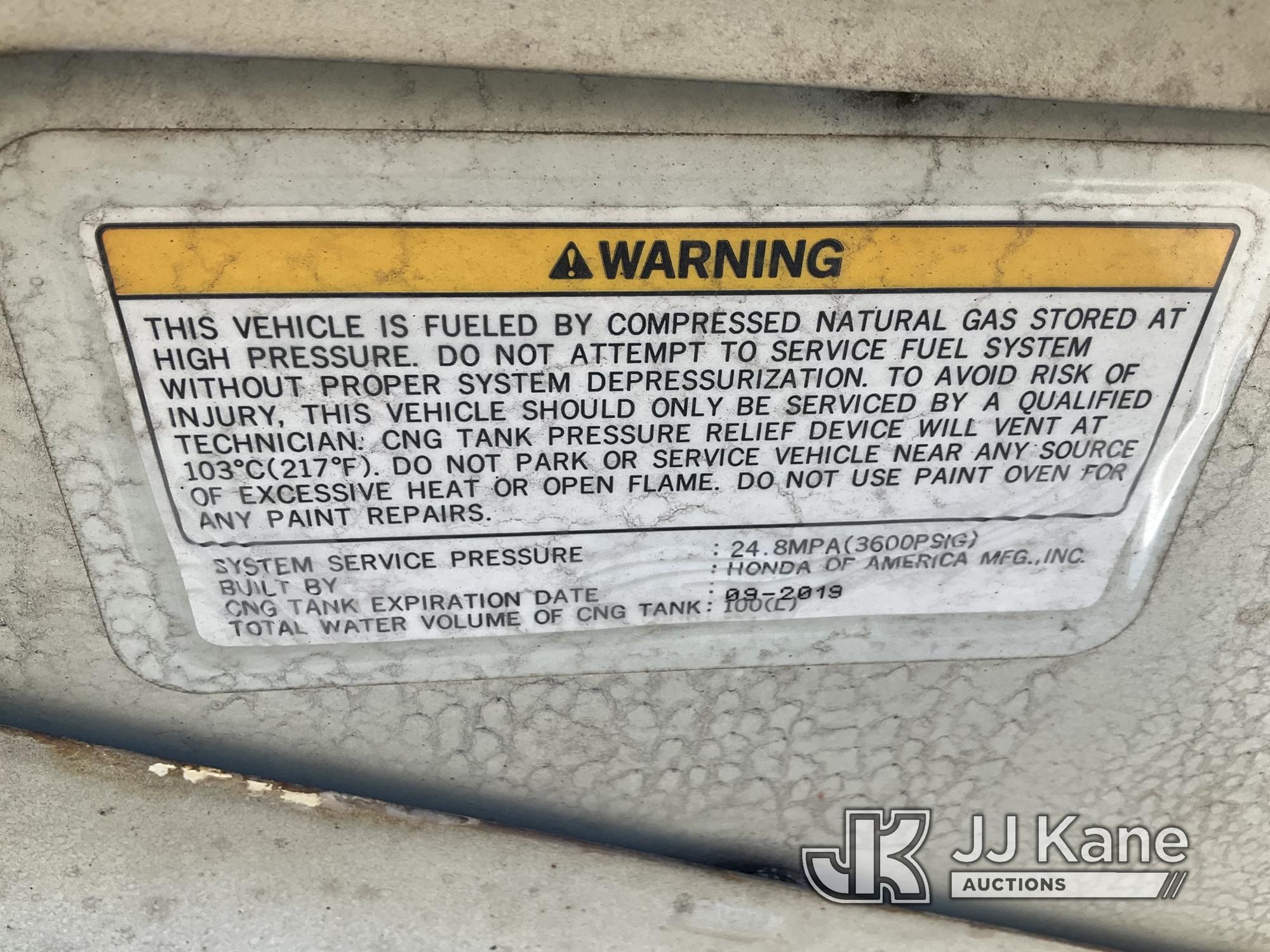 (Jurupa Valley, CA) 2005 HONDA CIVIC 4-Door Sedan Runs & Moves, CNG Tank Expiration: 09/2019