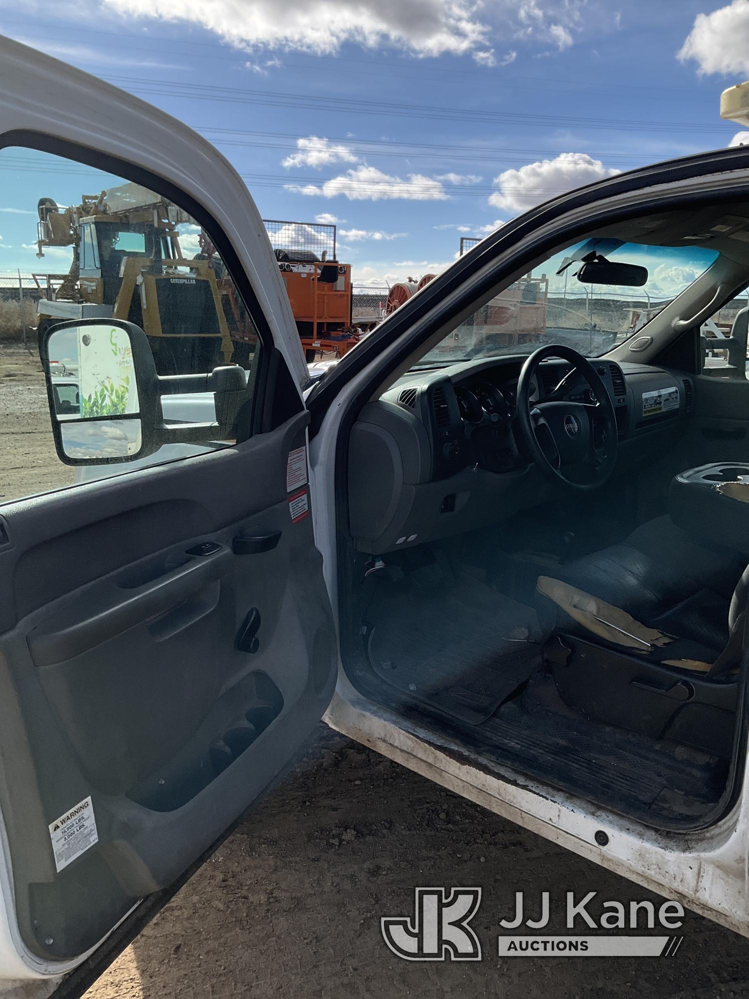 (Keenesburg, CO) 2011 GMC Sierra 2500HD 4x4 Crew-Cab Pickup Truck Runs & Moves)(Body Damage, Rear Le