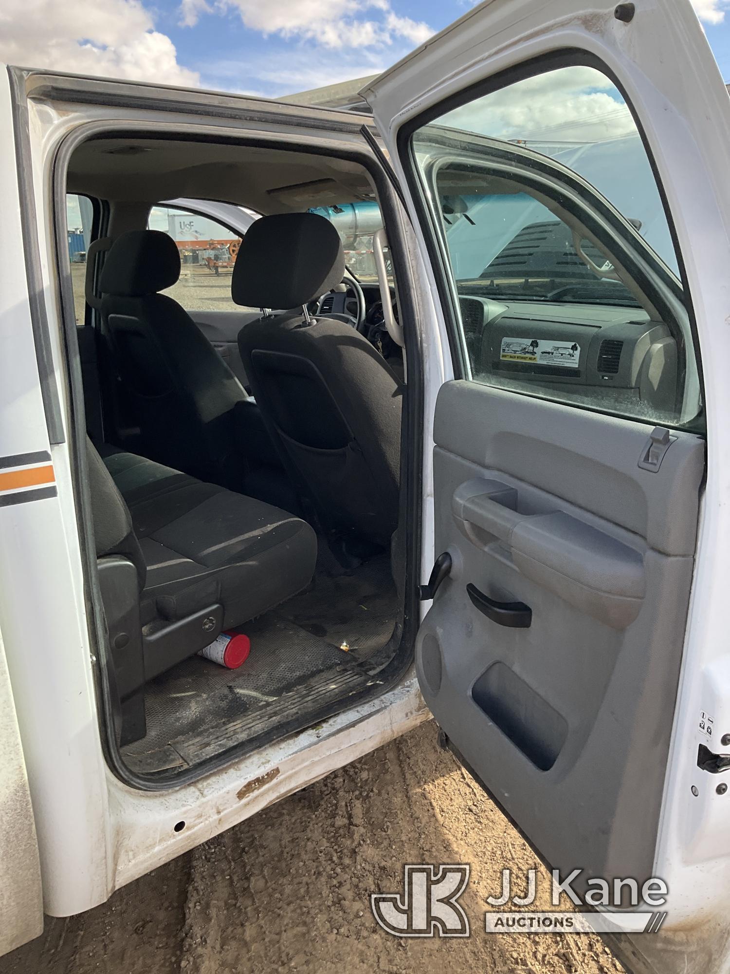 (Keenesburg, CO) 2011 GMC Sierra 2500HD 4x4 Crew-Cab Pickup Truck Runs & Moves)(Body Damage, Rear Le