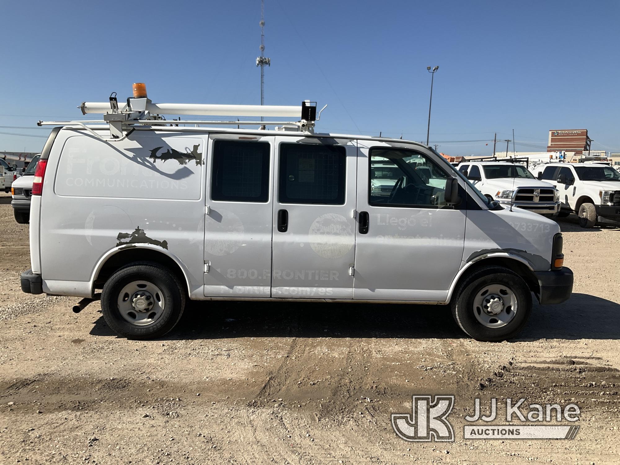 (Waxahachie, TX) 2007 Chevrolet Express G2500 Cargo Van Runs & Moves, Cracked Windshield