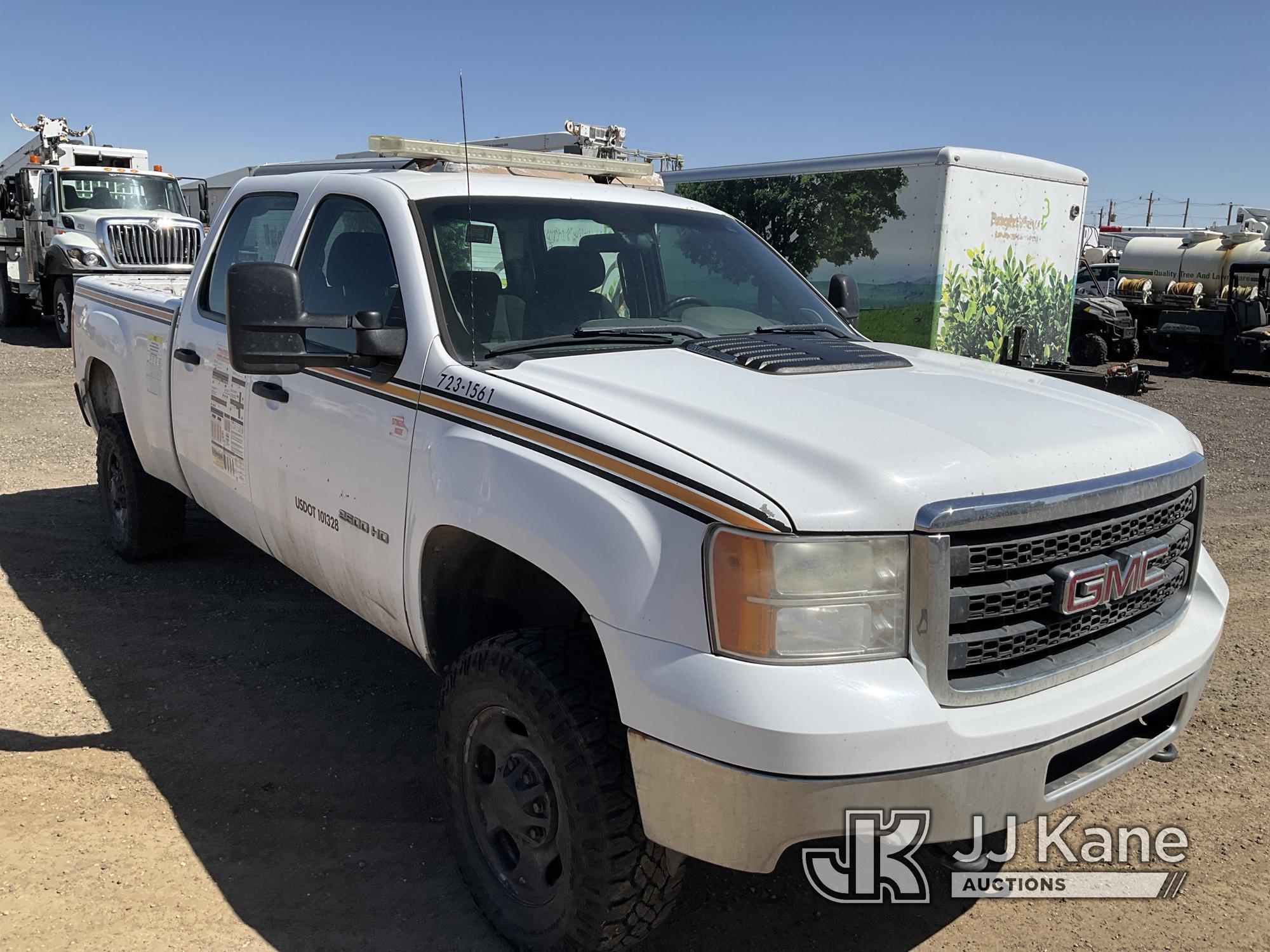 (Keenesburg, CO) 2011 GMC Sierra 2500HD 4x4 Crew-Cab Pickup Truck Runs & Moves)(Body Damage, Rear Le