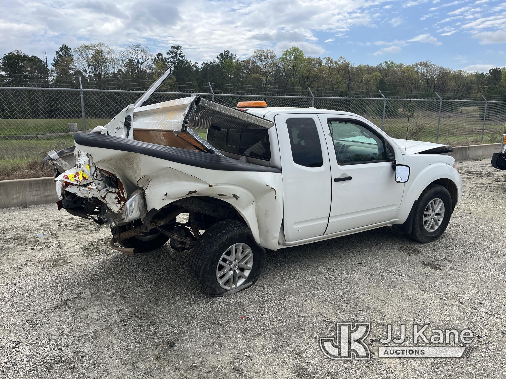 (Chester, VA) 2017 Nissan Frontier 4x4 Extended-Cab Pickup Truck Wrecked, Parts Only) (Operating Con