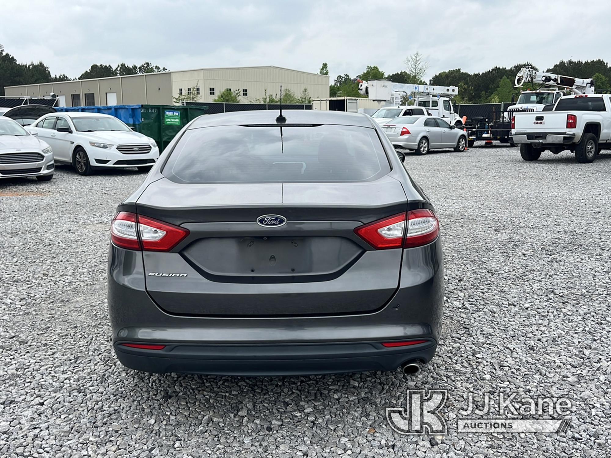 (Covington, LA) 2016 Ford Fusion 4-Door Sedan Runs & Moves) (Jump to Start, Mold/Mildew in Cab