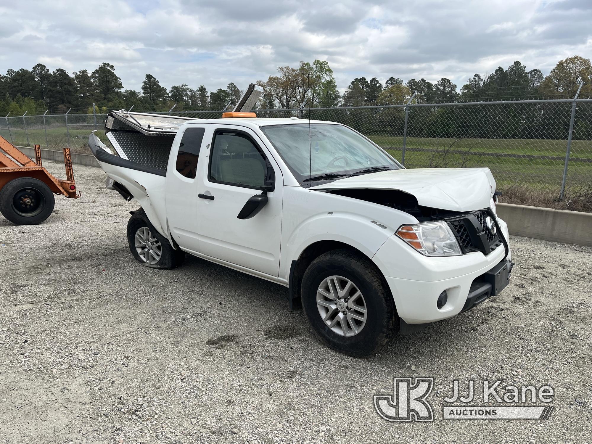 (Chester, VA) 2017 Nissan Frontier 4x4 Extended-Cab Pickup Truck Wrecked, Parts Only) (Operating Con