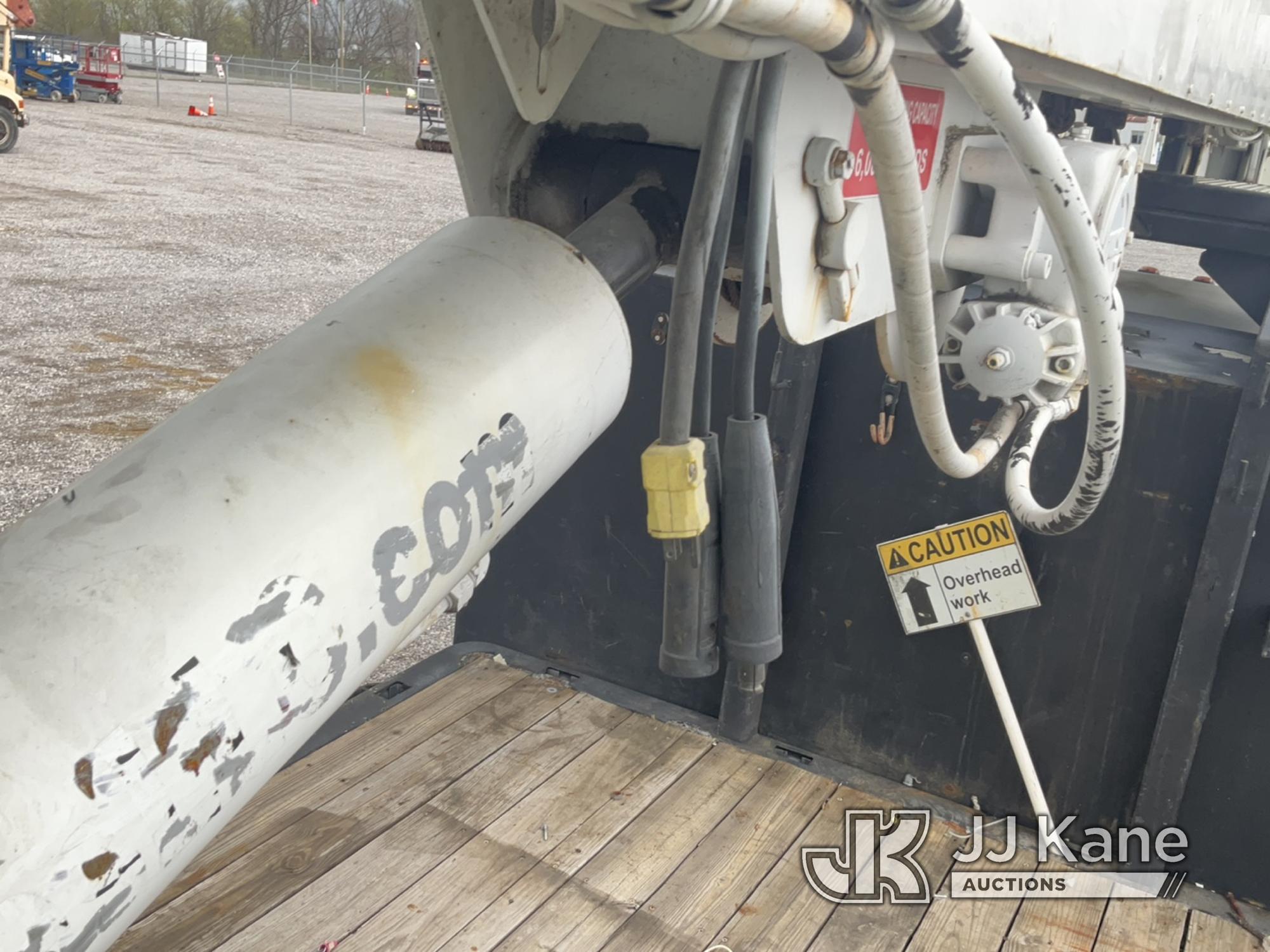 (Verona, KY) Skyhoist SX57, Telescopic Non-Insulated Sign Crane/Platform Lift rear mounted on 2001 C