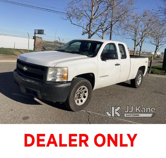 (Dixon, CA) 2011 Chevrolet Silverado 1500 4x4 Extended-Cab Pickup Truck Runs & Moves) (Damaged Winds