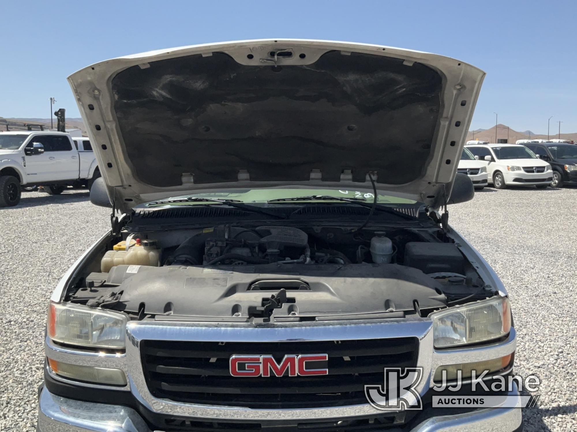 (Las Vegas, NV) 2006 GMC 2500 HD Body Damage, No Console Check Engine Light On, Runs & Moves