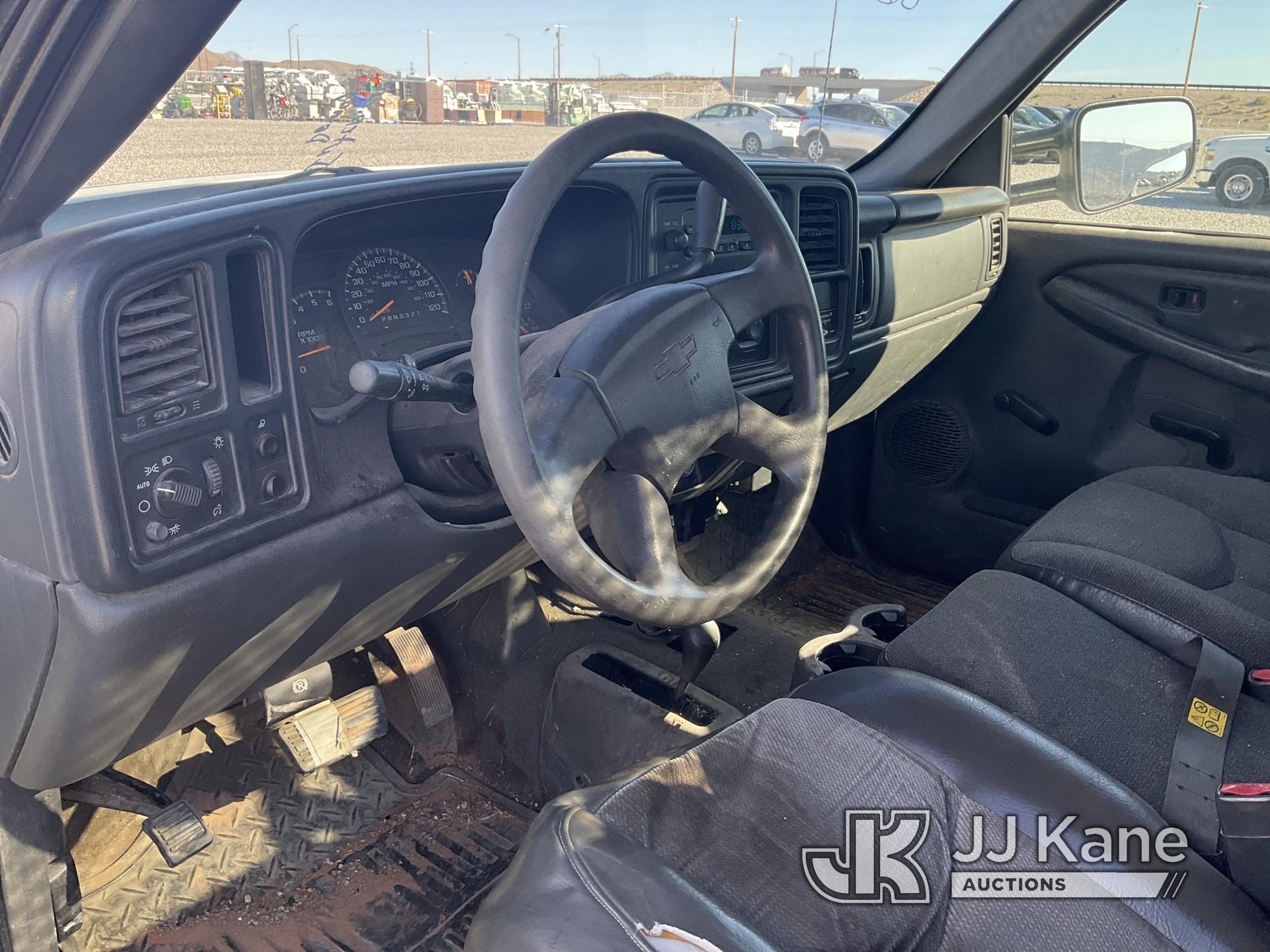 (Las Vegas, NV) 2006 Chevrolet 2500 Service Body 4X4 Interior Damage, Taxable Runs & Moves