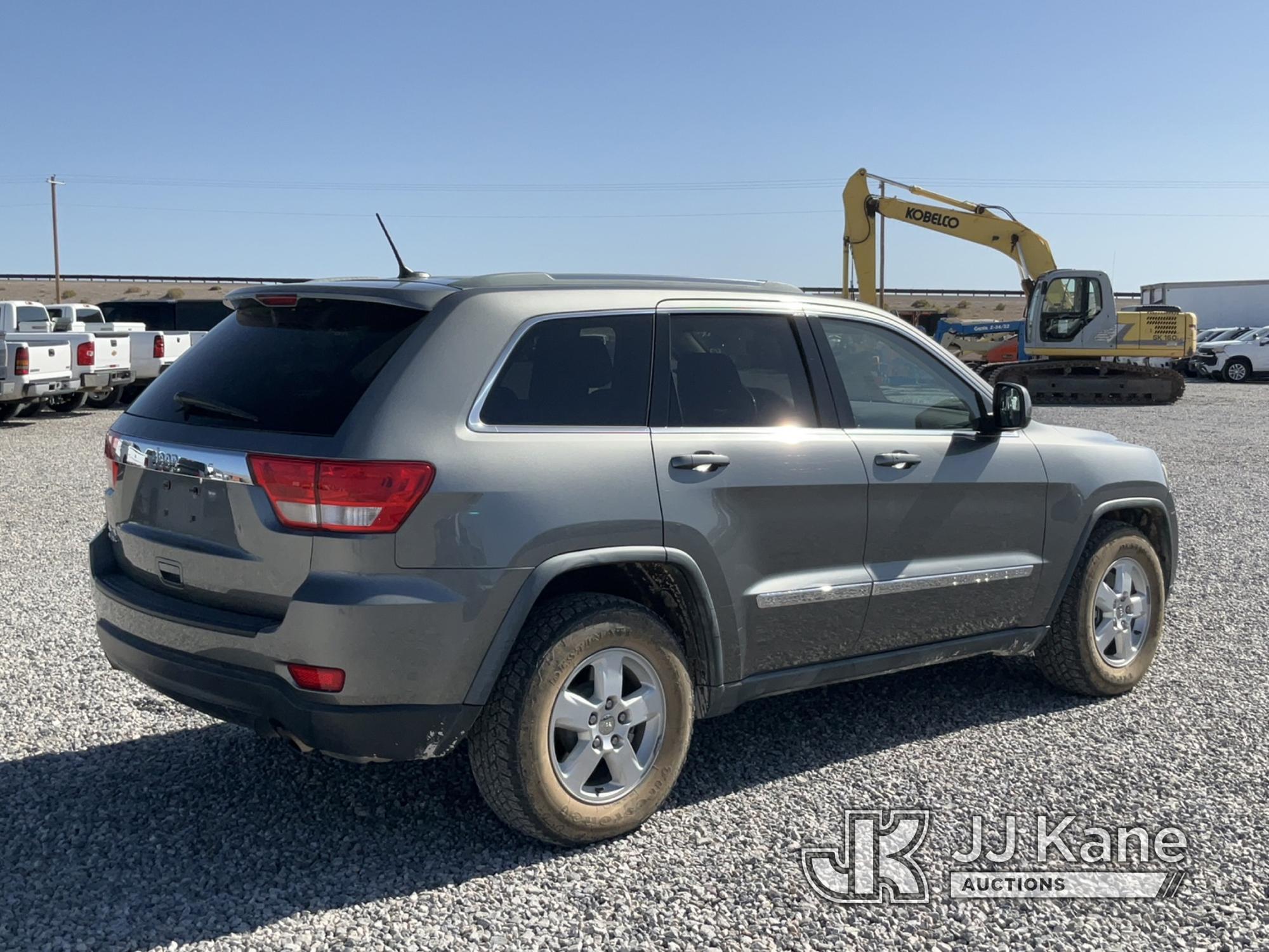 (Las Vegas, NV) 2011 Jeep Grand Cherokee 4x4 Runs & Moves