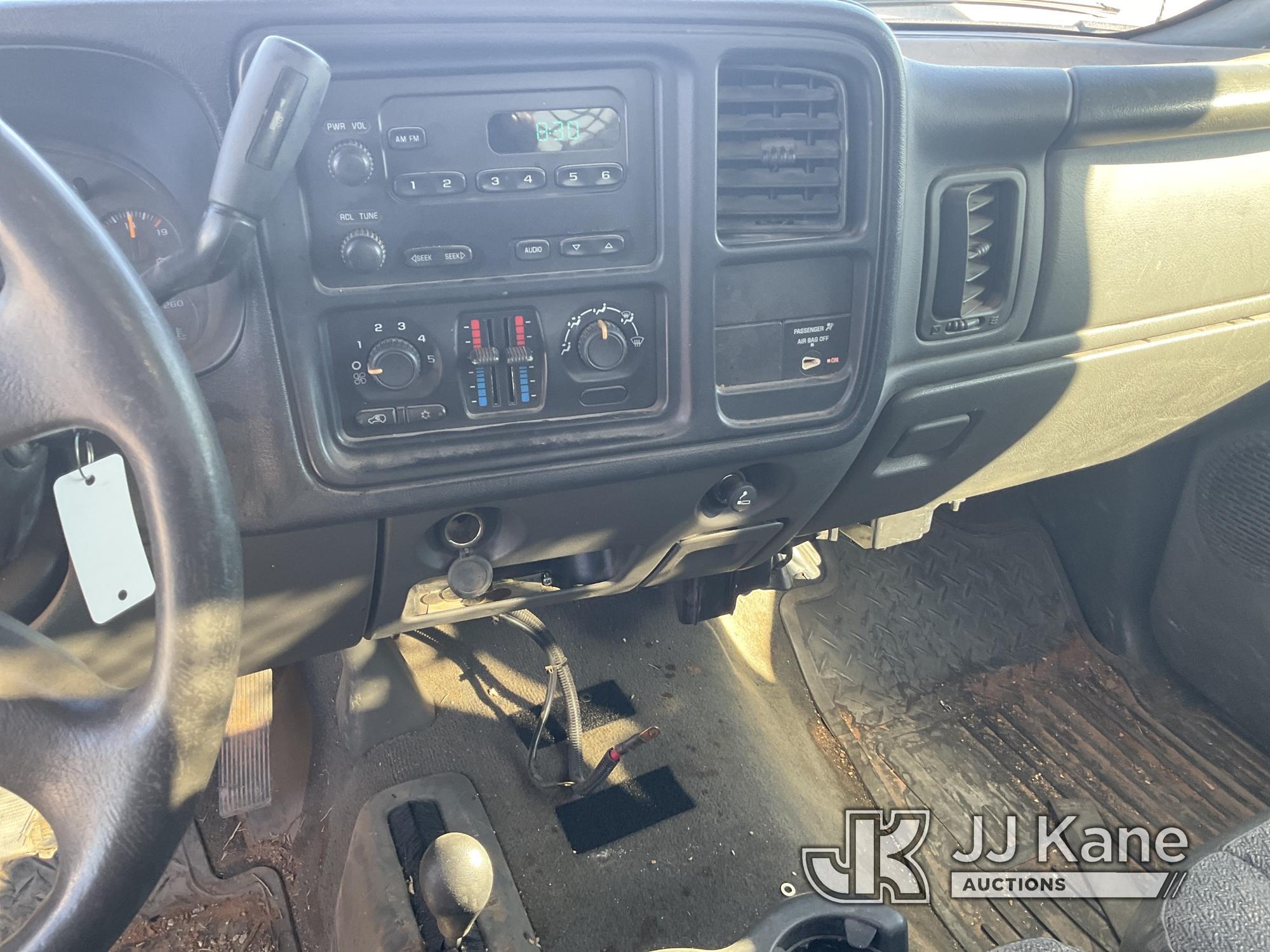 (Las Vegas, NV) 2006 Chevrolet 2500 Service Body 4X4 Interior Damage, Taxable Runs & Moves