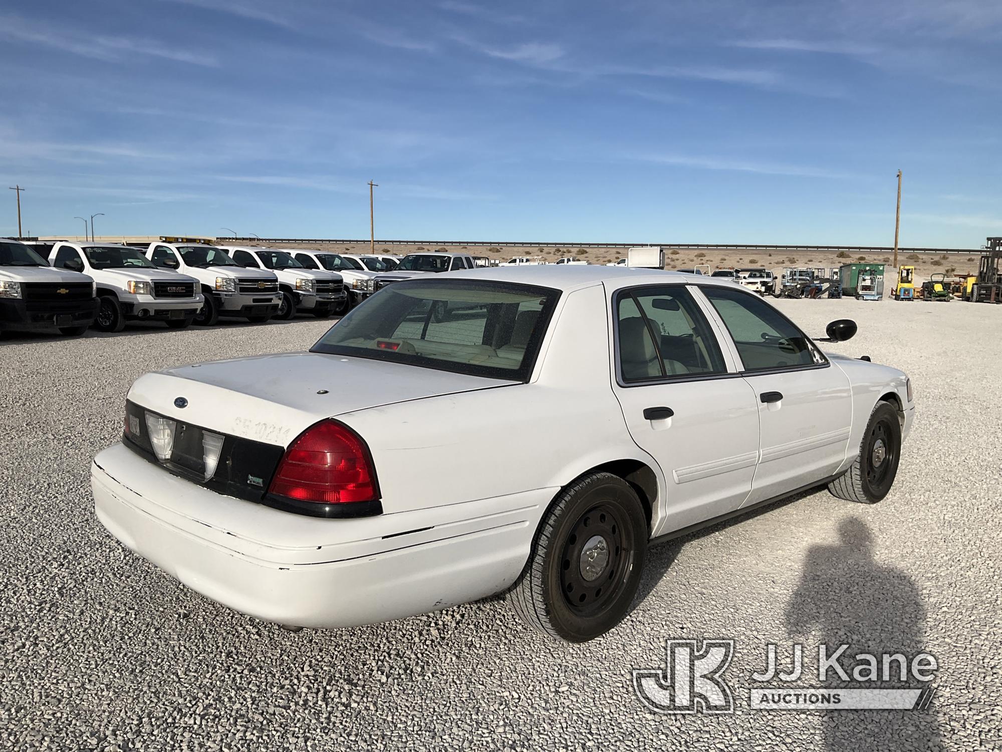 (Las Vegas, NV) 2010 Ford Crown Victoria Police Interceptor 4-Door Sedan Runs & Moves)(Jump To Start