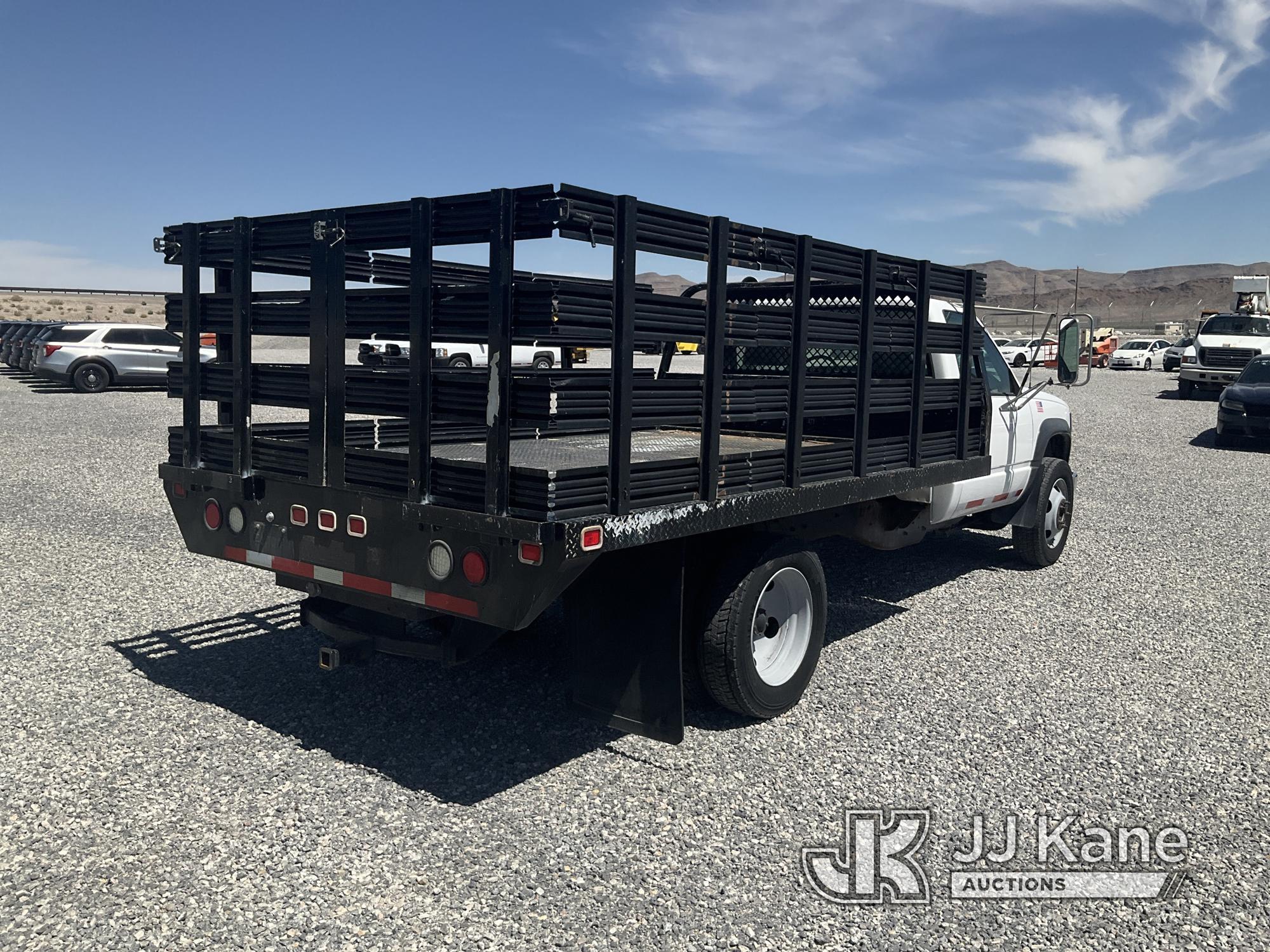 (Las Vegas, NV) 1998 GMC 3500 Flatbed Truck Runs & Moves