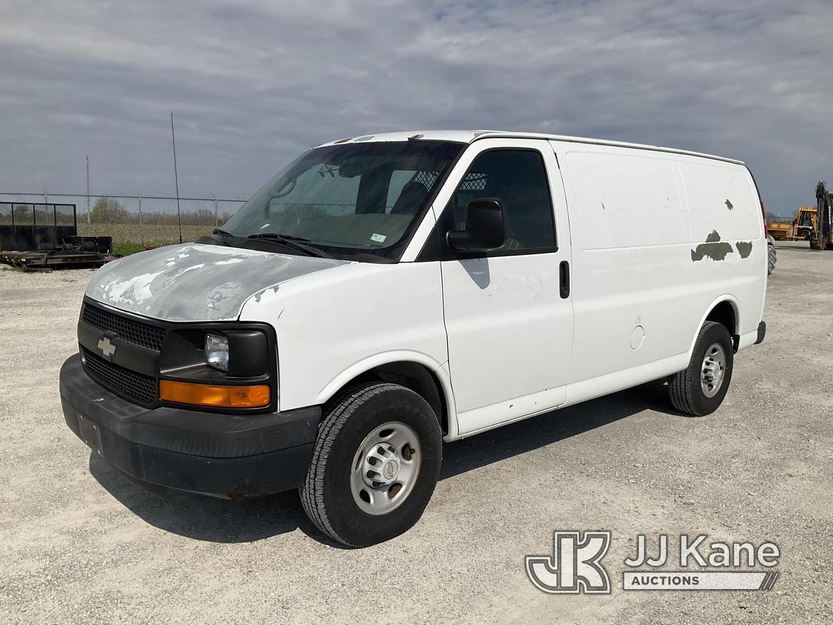 (Hawk Point, MO) 2007 Chevrolet Express G3500 Cargo Van Runs & Moves) (Paint damage