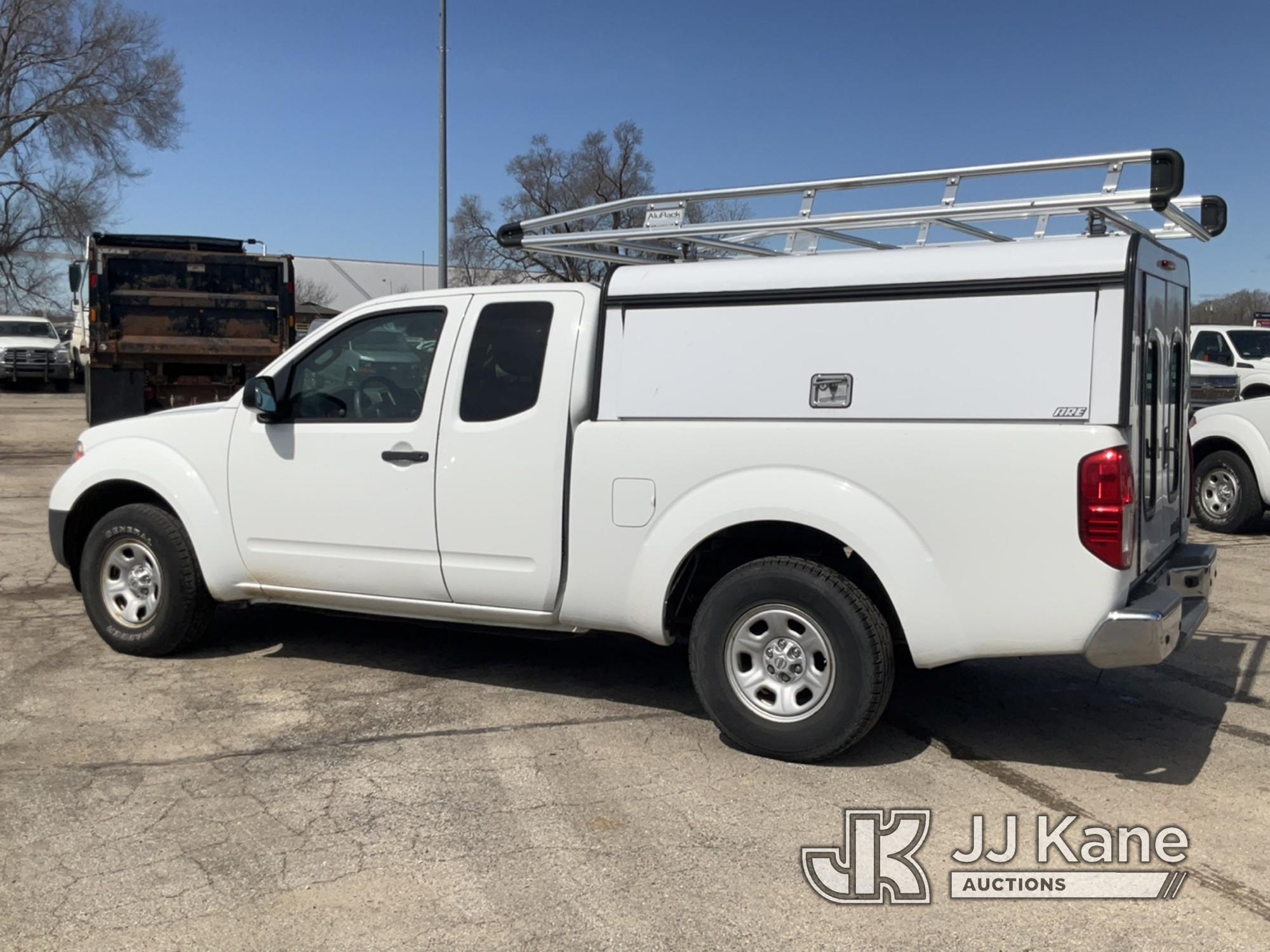 (South Beloit, IL) 2016 Nissan Frontier Extended-Cab Pickup Truck Runs & Moves) (Paint Damage