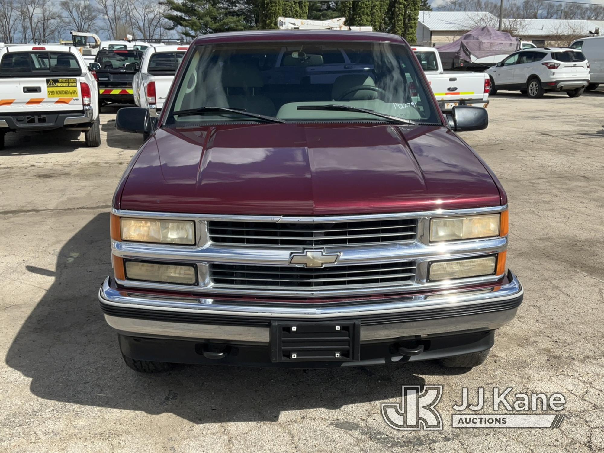 (South Beloit, IL) 1996 Chevrolet Silverado 1500 4x4 Extended-Cab Pickup Truck Runs, Moves, Service