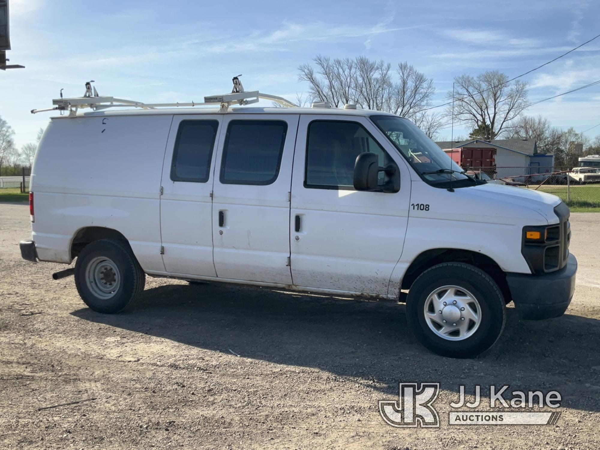 (South Beloit, IL) 2011 Ford E250 Cargo Van Runs & Moves) (Paint Damage, Body Damage