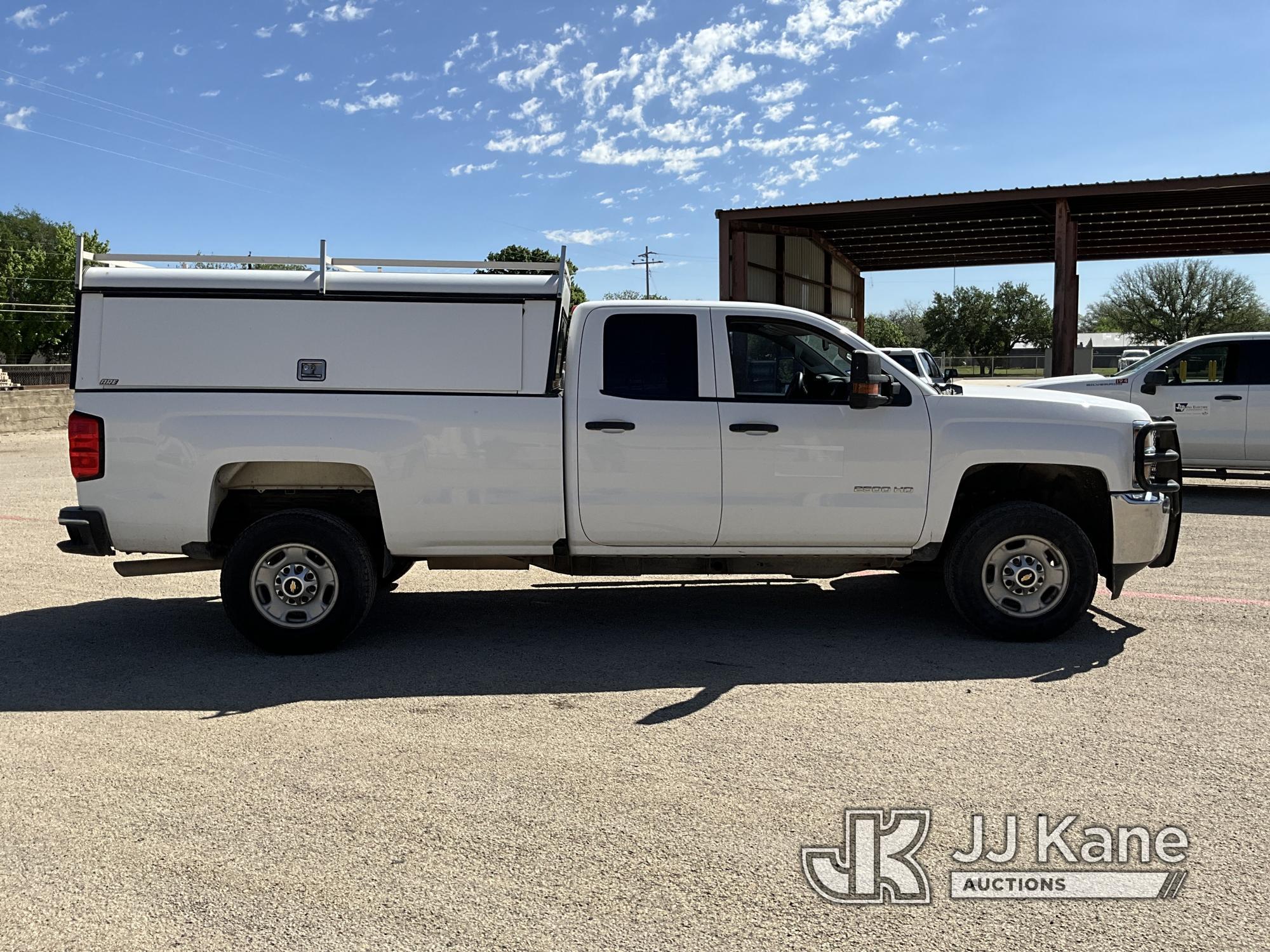 (Hondo, TX) 2016 Chevrolet Silverado 2500HD Extended-Cab Enclosed Service Truck Runs & Moves