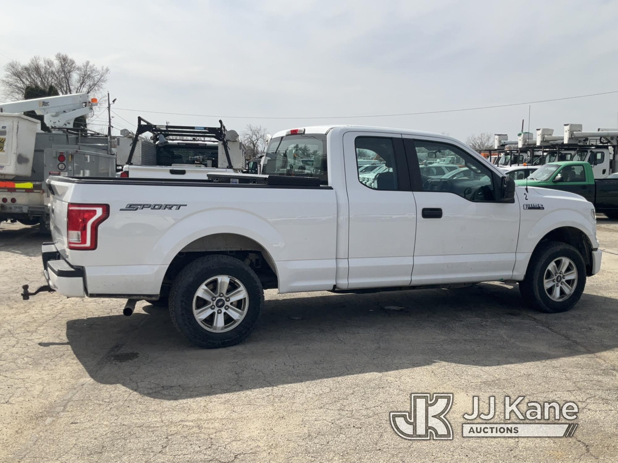 (South Beloit, IL) 2015 Ford F150 Extended-Cab Pickup Truck Runs, Moves, Front Bumper Damage