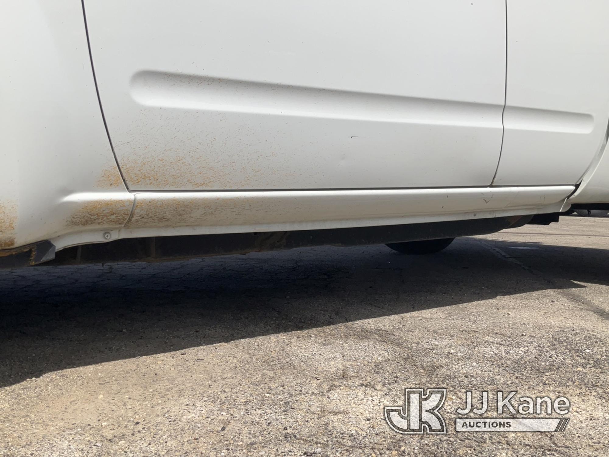 (South Beloit, IL) 2016 Nissan Frontier Extended-Cab Pickup Truck Runs & Moves) (Paint Damage