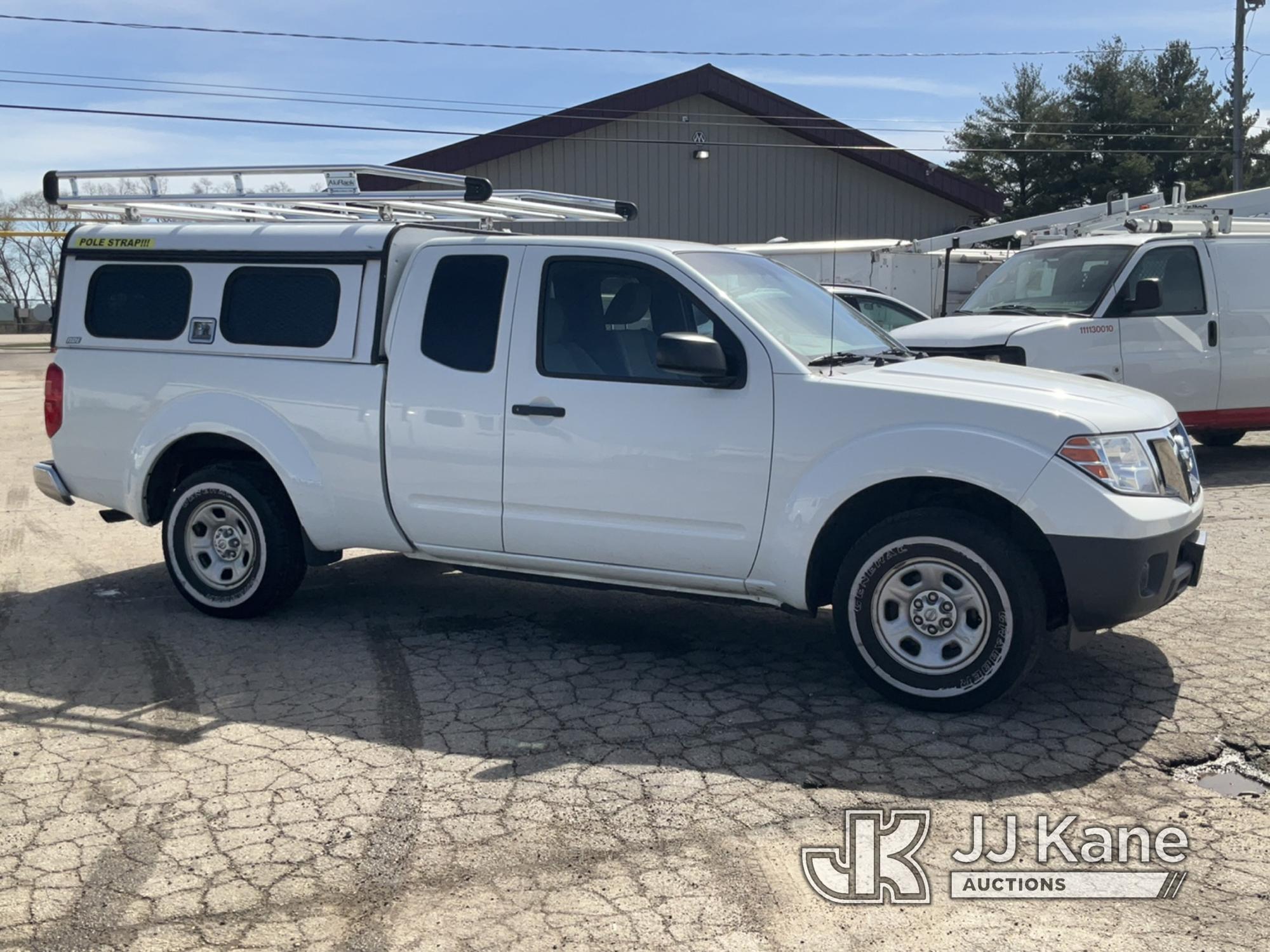 (South Beloit, IL) 2016 Nissan Frontier Extended-Cab Pickup Truck Runs & Moves) (Paint Damage