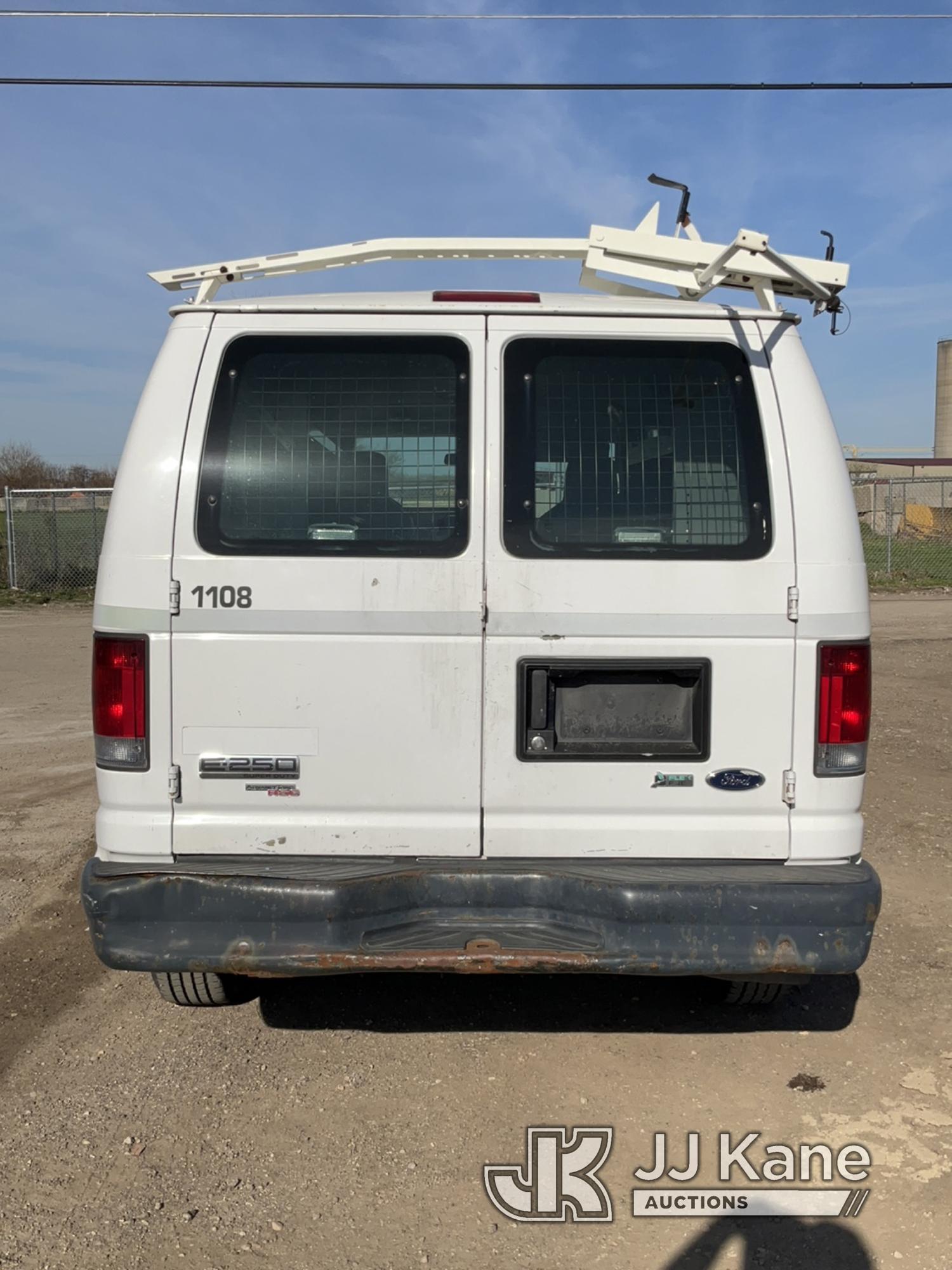 (South Beloit, IL) 2011 Ford E250 Cargo Van Runs & Moves) (Paint Damage, Body Damage