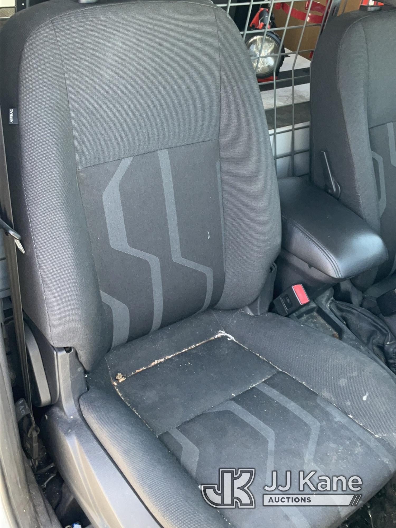 (South Beloit, IL) 2014 Ford Transit Connect Cargo Van Runs & Moves) (Paint Damage