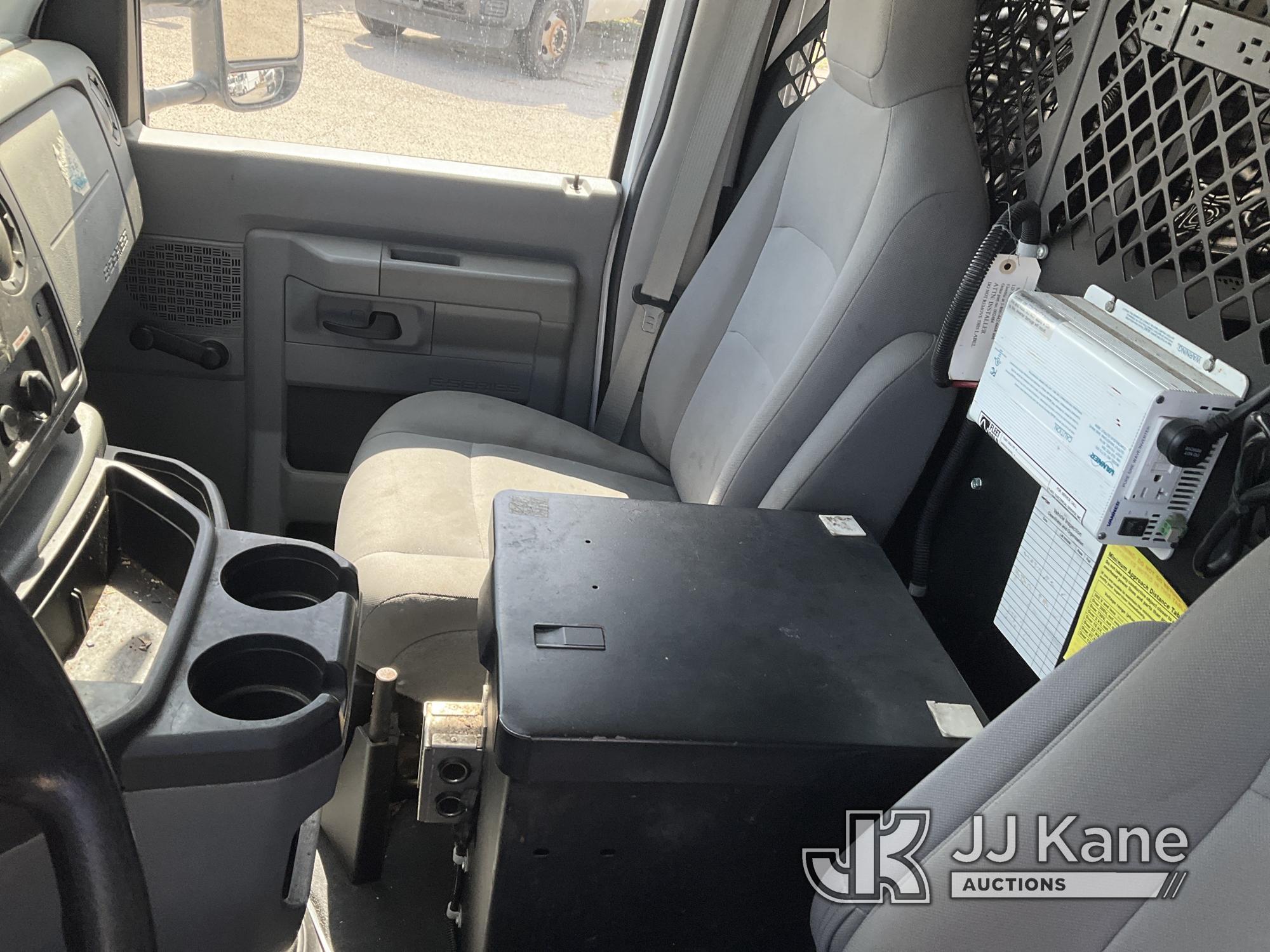 (Kansas City, MO) 2010 Ford E250 Cargo Van Runs & Moves) (Runs A Little Rough, Check Engine & TPS Li