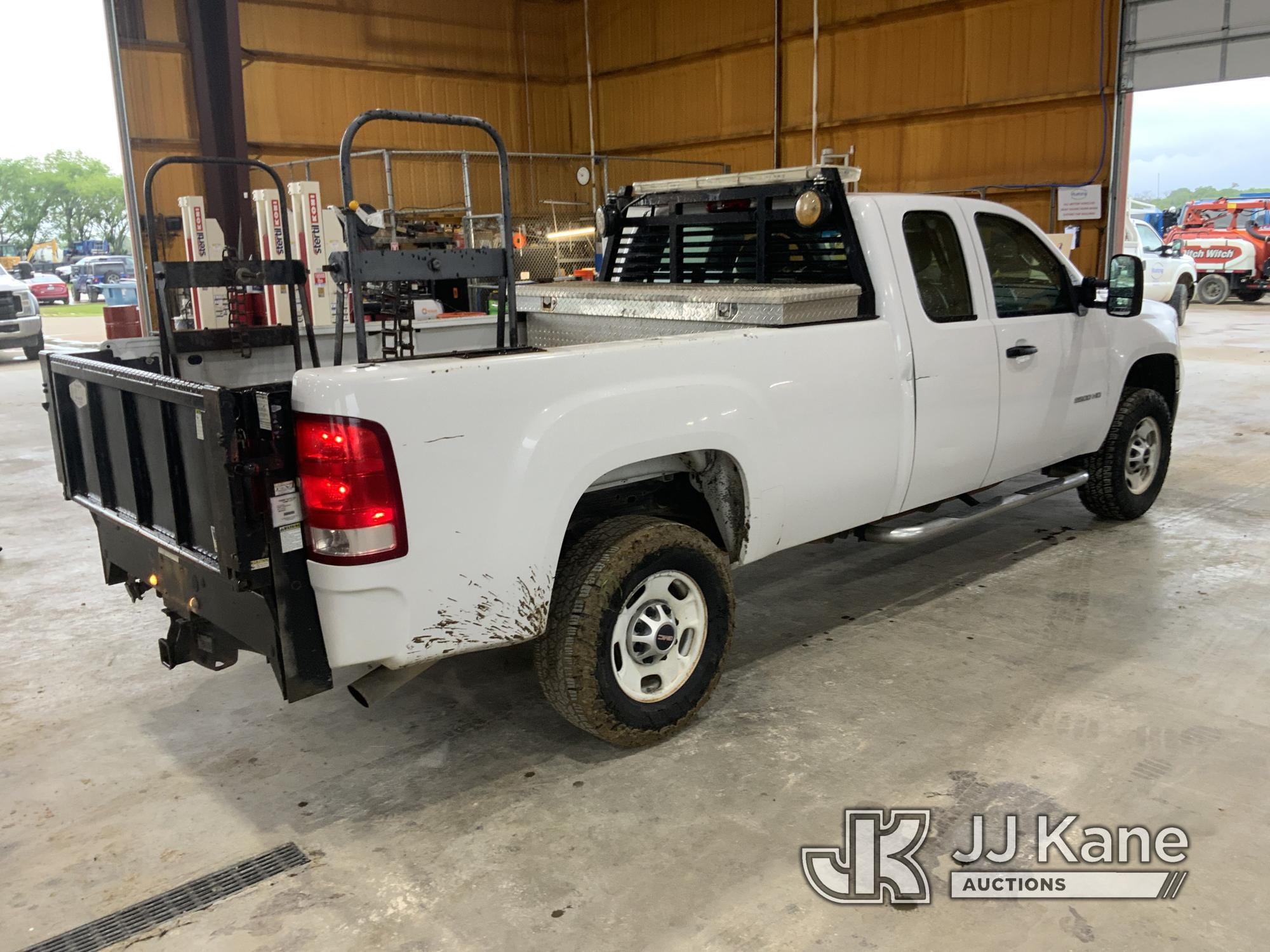 (Aubrey, TX) 2012 GMC Sierra 2500HD Extended-Cab Pickup Truck Runs & Moves) (Body damage