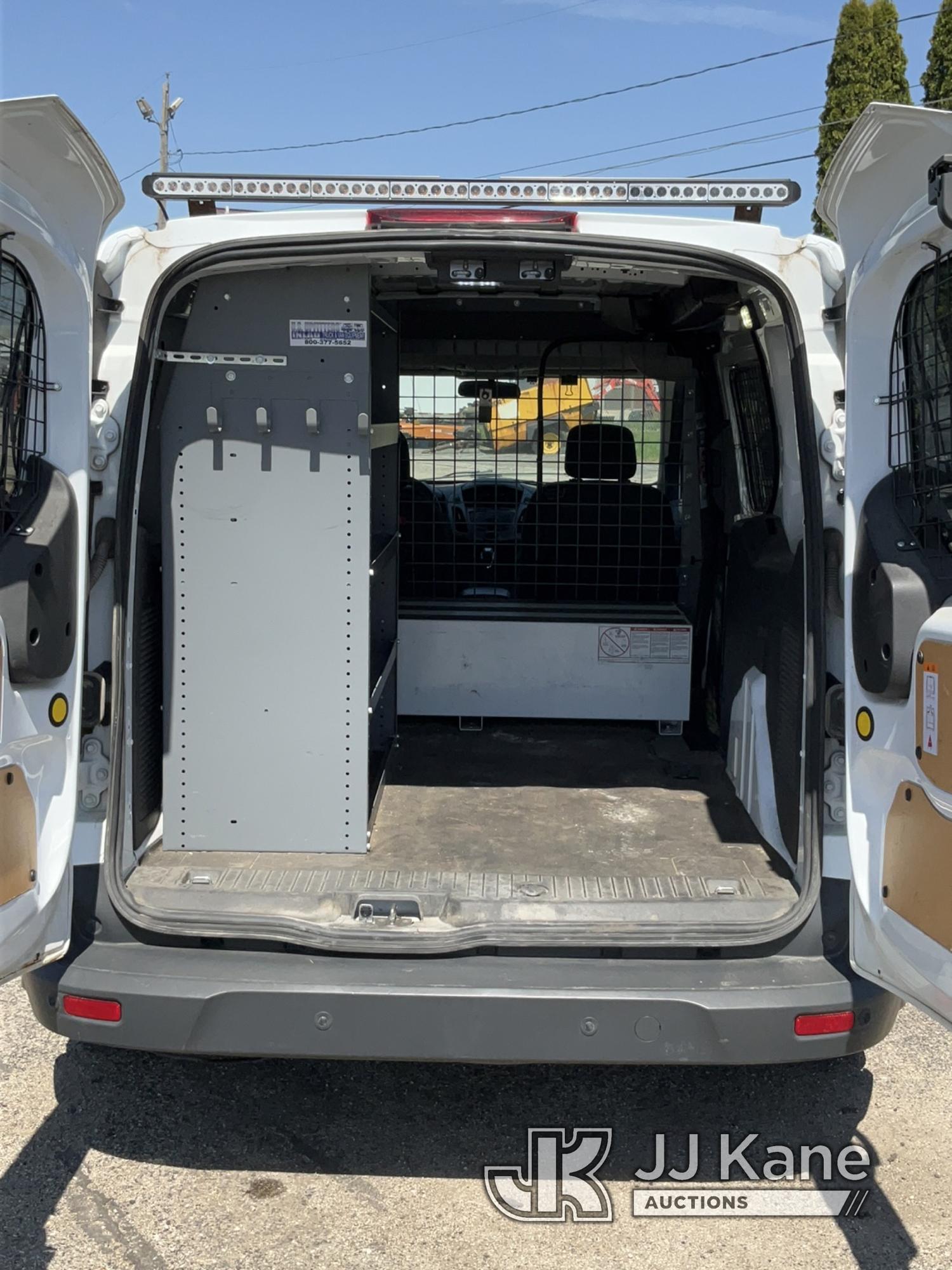 (South Beloit, IL) 2014 Ford Transit Connect Cargo Van Runs & Moves) (Paint Damage