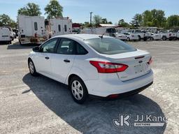 (Hawk Point, MO) 2013 Ford Focus 4 DR Sedan Runs & moves. (Minor Paint Damage