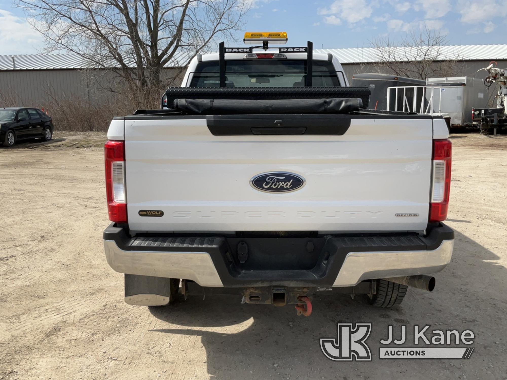 (Des Moines, IA) 2019 Ford F250 4x4 Extended-Cab Pickup Truck Runs & Moves) (Check Engine Light On