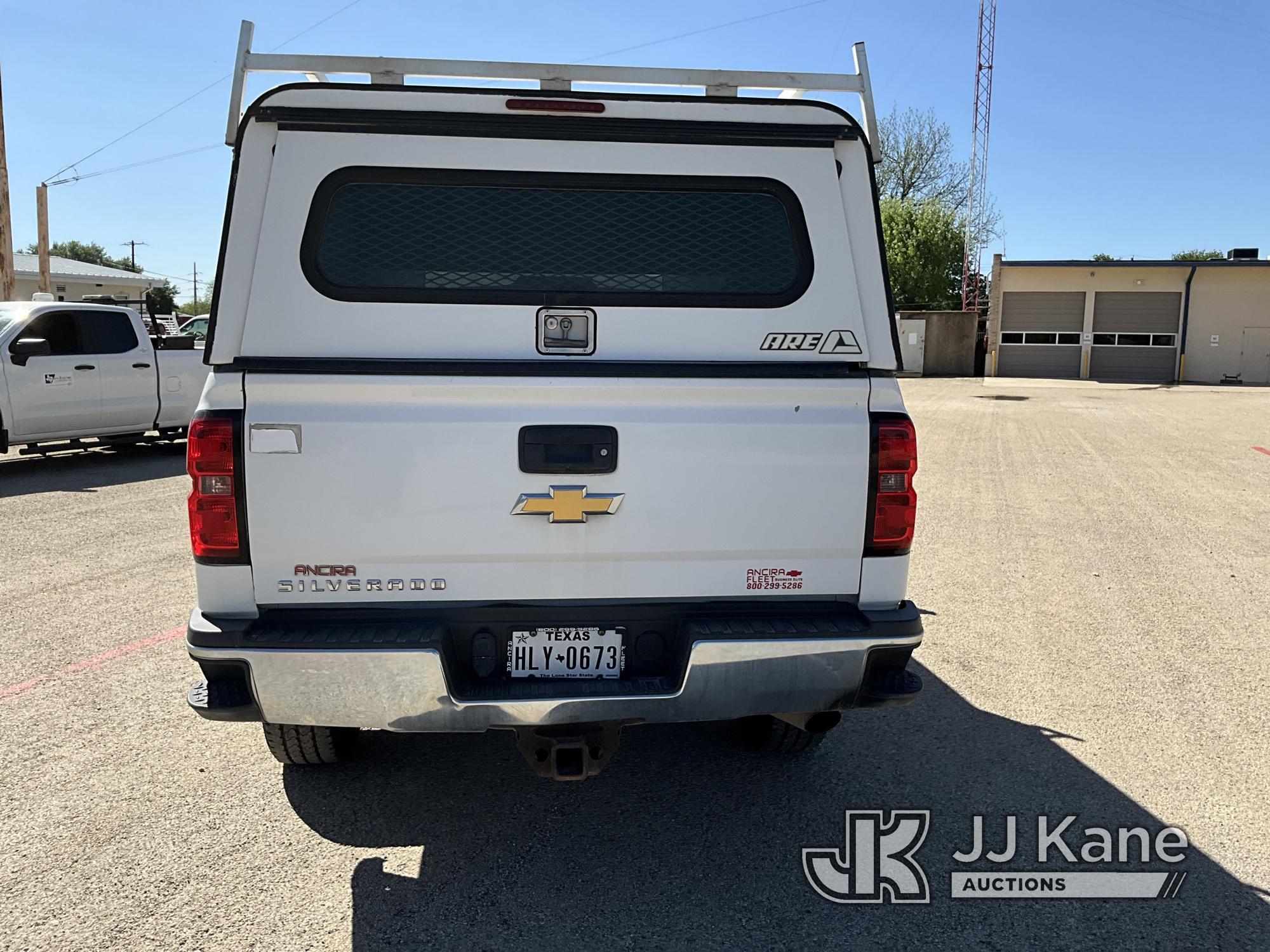 (Hondo, TX) 2016 Chevrolet Silverado 2500HD Extended-Cab Enclosed Service Truck Runs & Moves