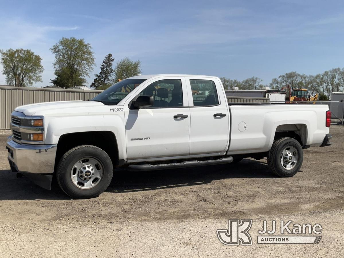 (South Beloit, IL) 2015 Chevrolet Silverado 2500HD Extended-Cab Pickup Truck Runs & Moves) (Body Dam