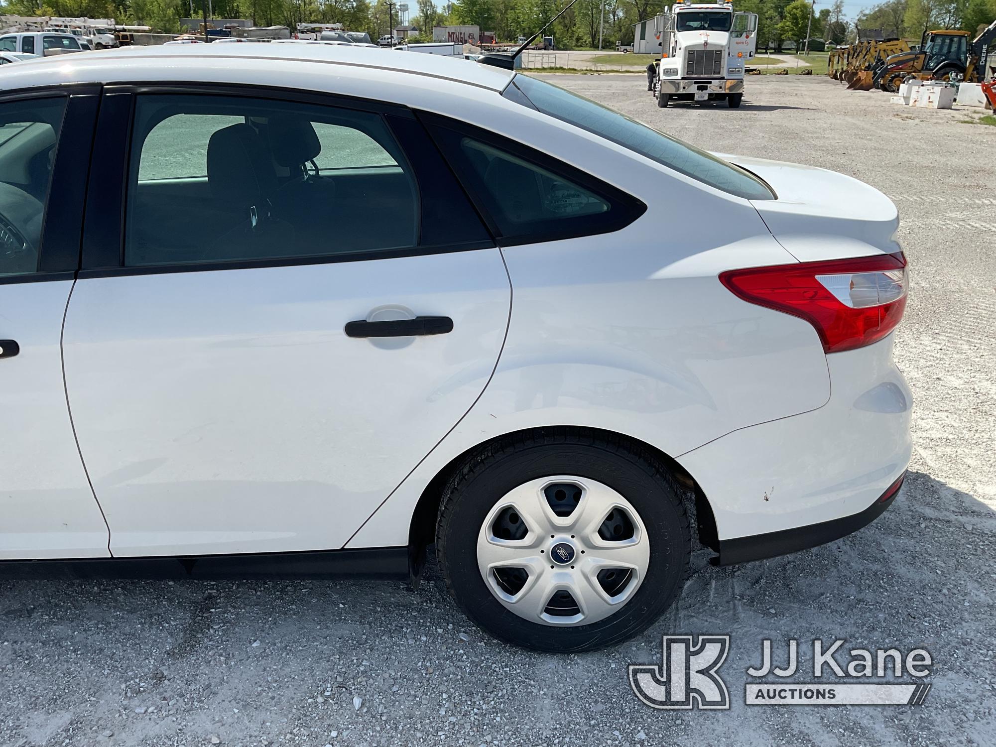 (Hawk Point, MO) 2013 Ford Focus 4 DR Sedan Runs & moves. (Minor Paint Damage