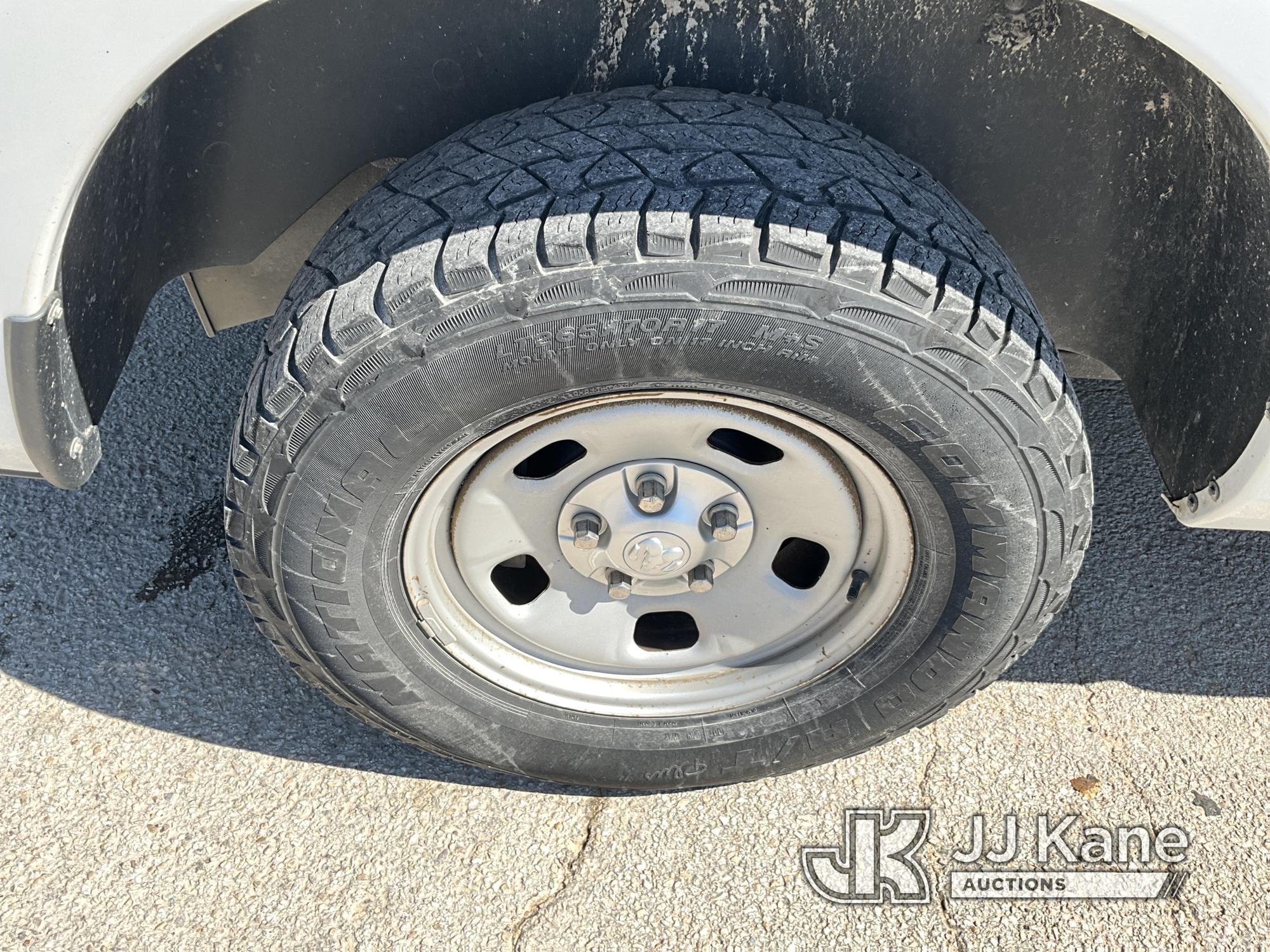 (Azle, TX) 2014 RAM 1500 4x4 Extended-Cab Pickup Truck Runs & Moves) (ABS Warning Light On, TPMS War