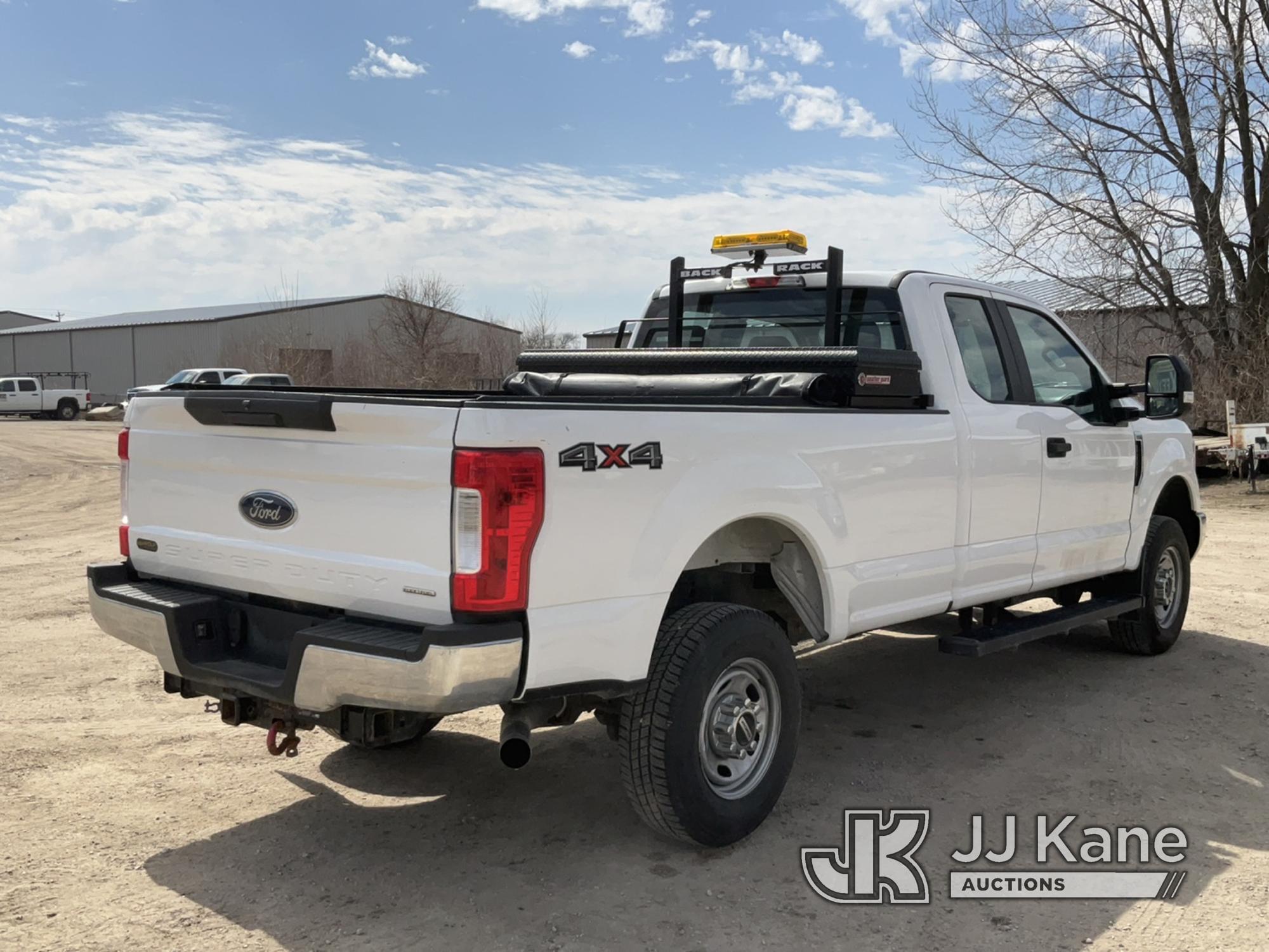 (Des Moines, IA) 2019 Ford F250 4x4 Extended-Cab Pickup Truck Runs & Moves) (Check Engine Light On