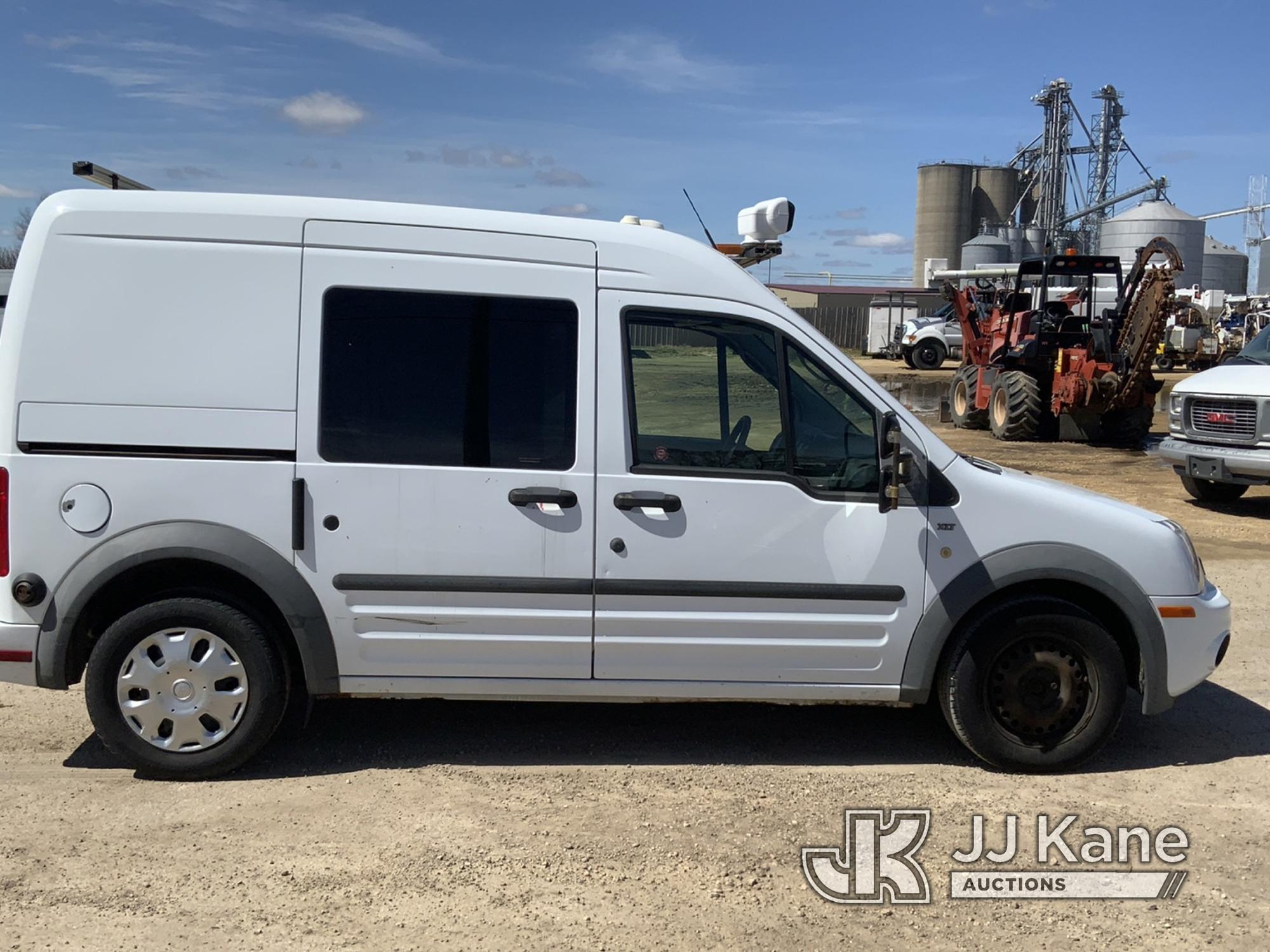 (South Beloit, IL) 2013 Ford Transit Connect Cargo Van Runs & Moves) (Rear Passenger Side Wheel Lock