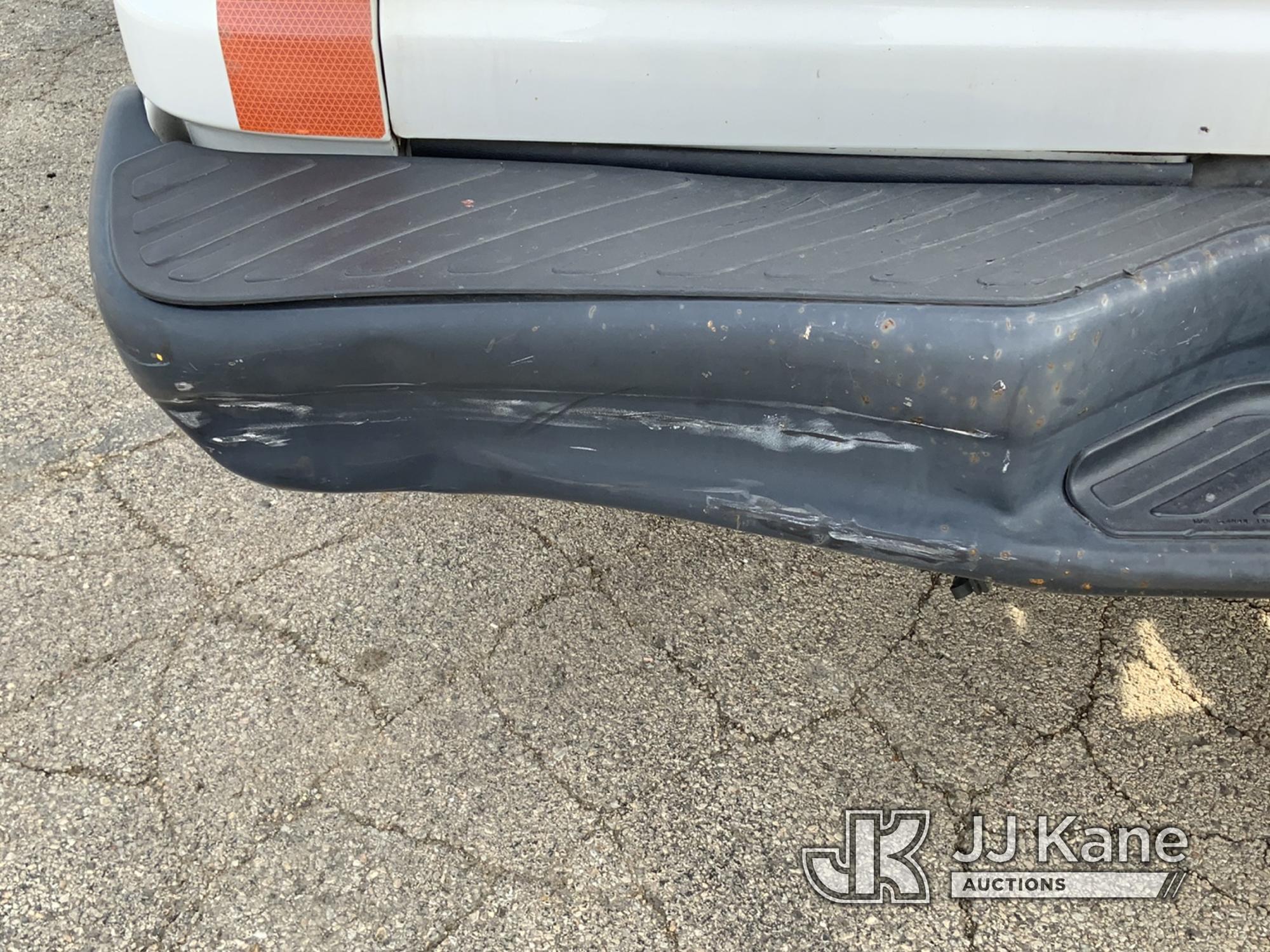 (South Beloit, IL) 2012 Ford E250 Cargo Van Runs & Moves) (Body Damage