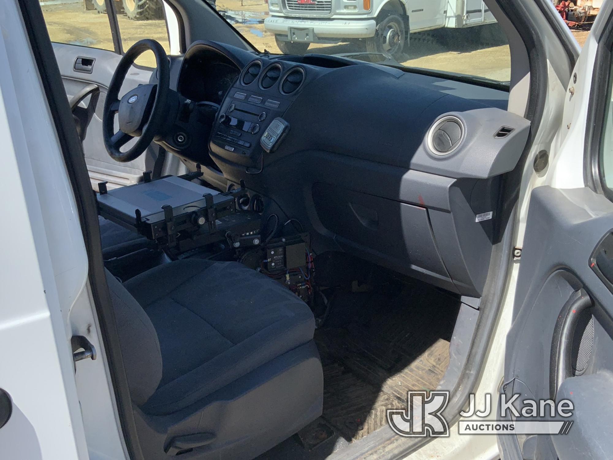 (South Beloit, IL) 2013 Ford Transit Connect Cargo Van Runs & Moves) (Rear Passenger Side Wheel Lock