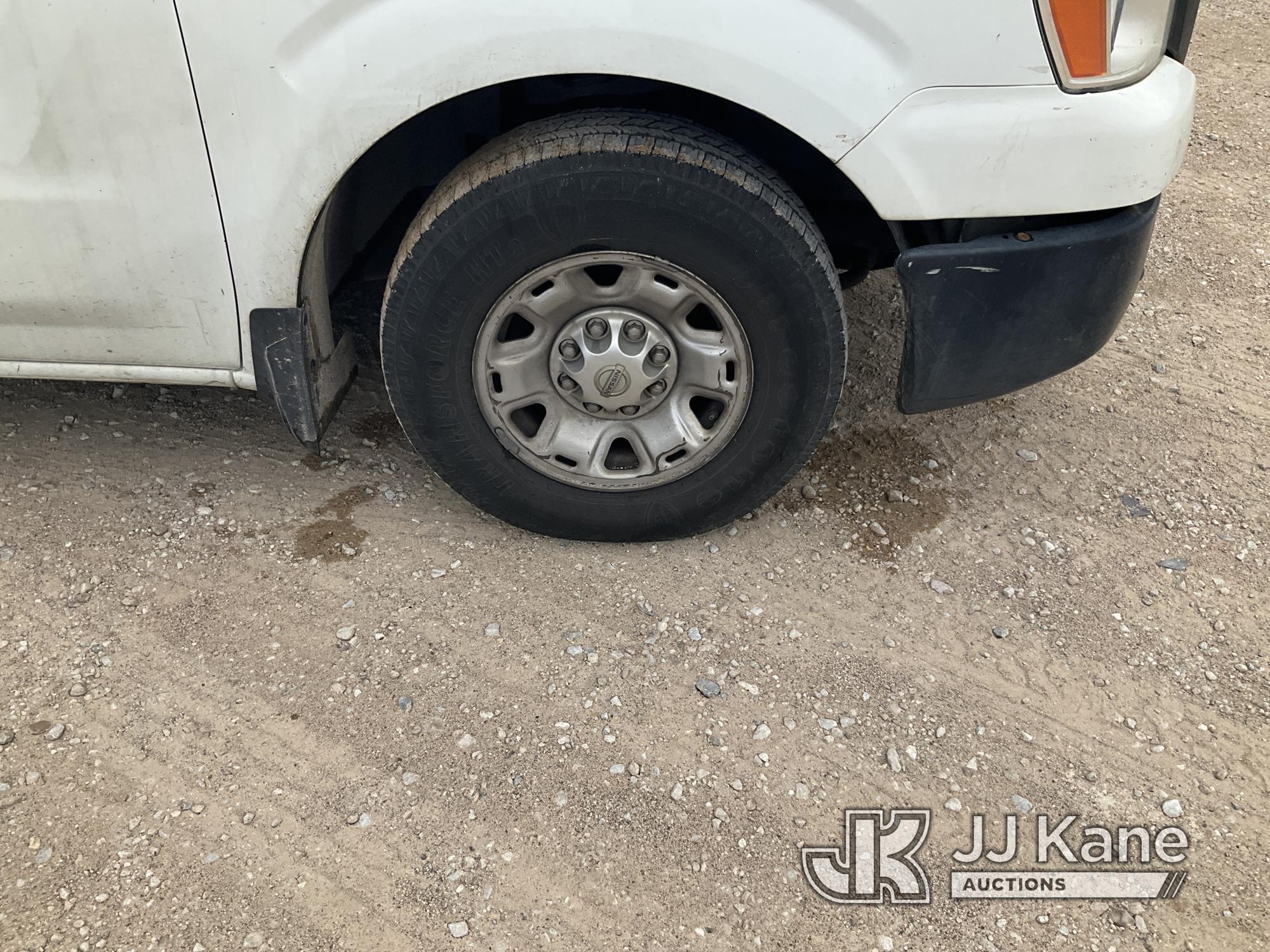 (Waxahachie, TX) 2014 Nissan NV Cargo Van Runs & Moves) (Cracked Windshield,