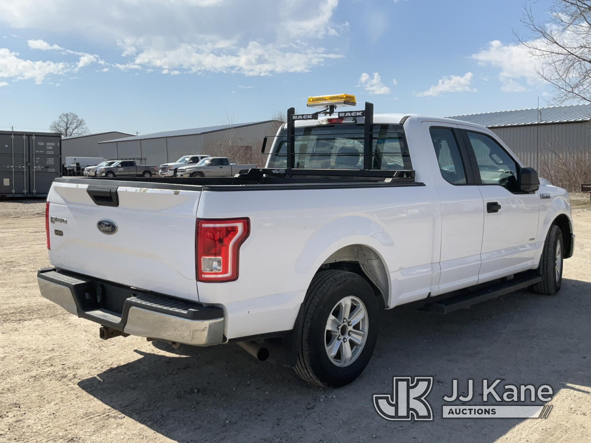 (Des Moines, IA) 2016 Ford F150 Extended-Cab Pickup Truck Runs & Moves