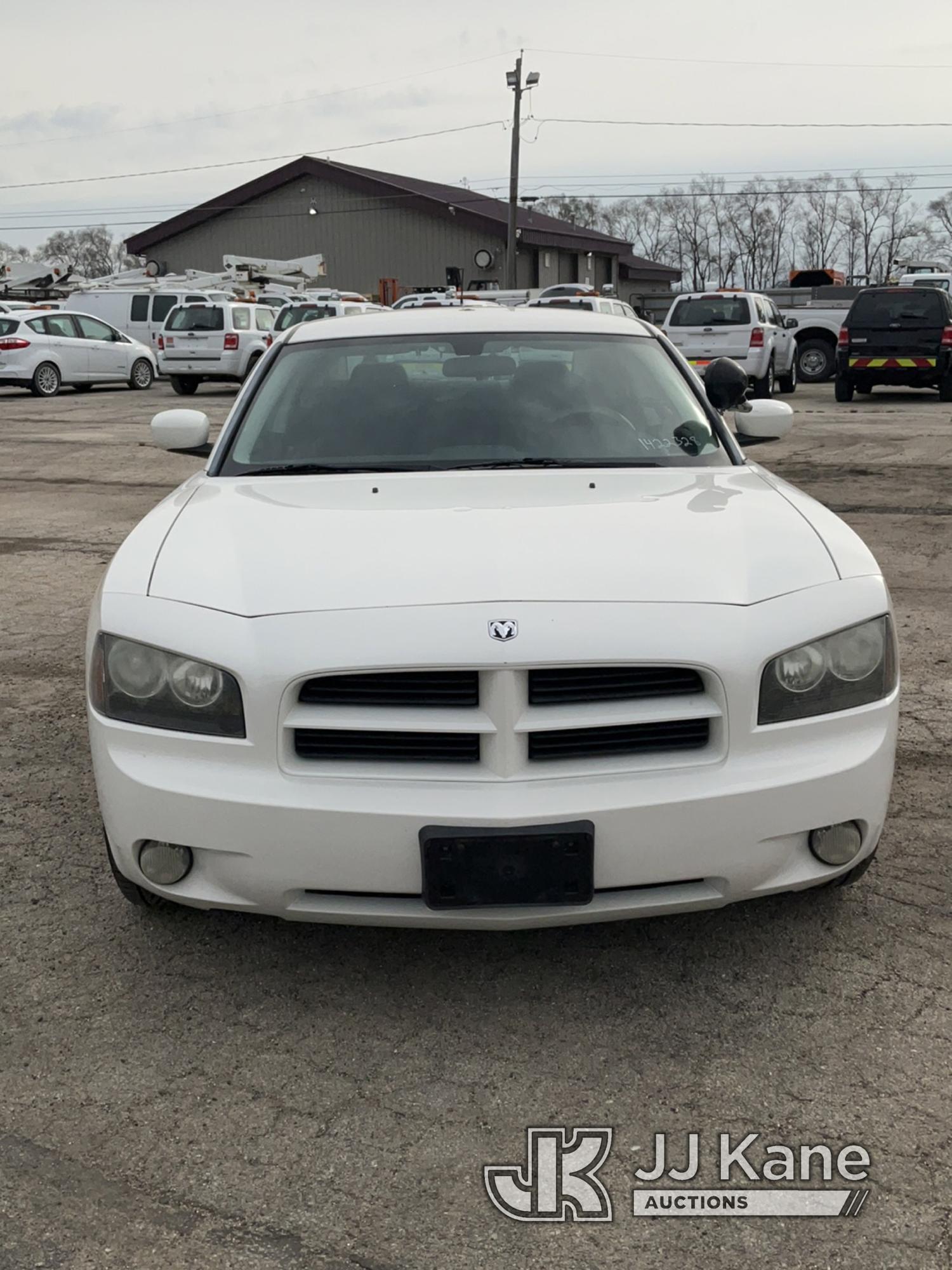 (South Beloit, IL) 2008 Dodge Charger 4-Door Sedan Runs & Moves) (Check Engine Light On, Idling Issu